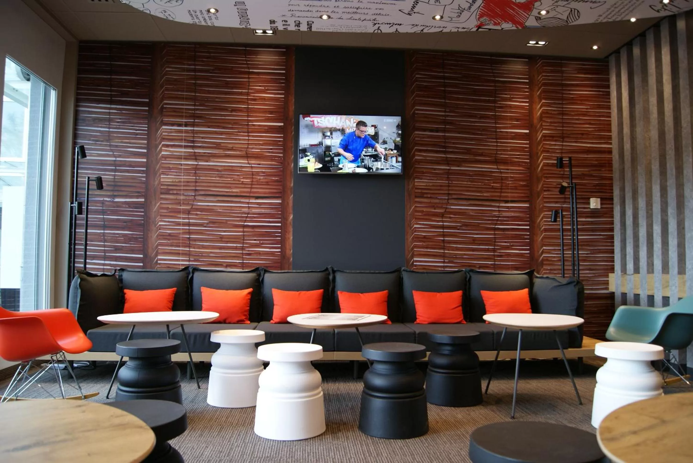 Communal lounge/ TV room in ibis Winterthur City