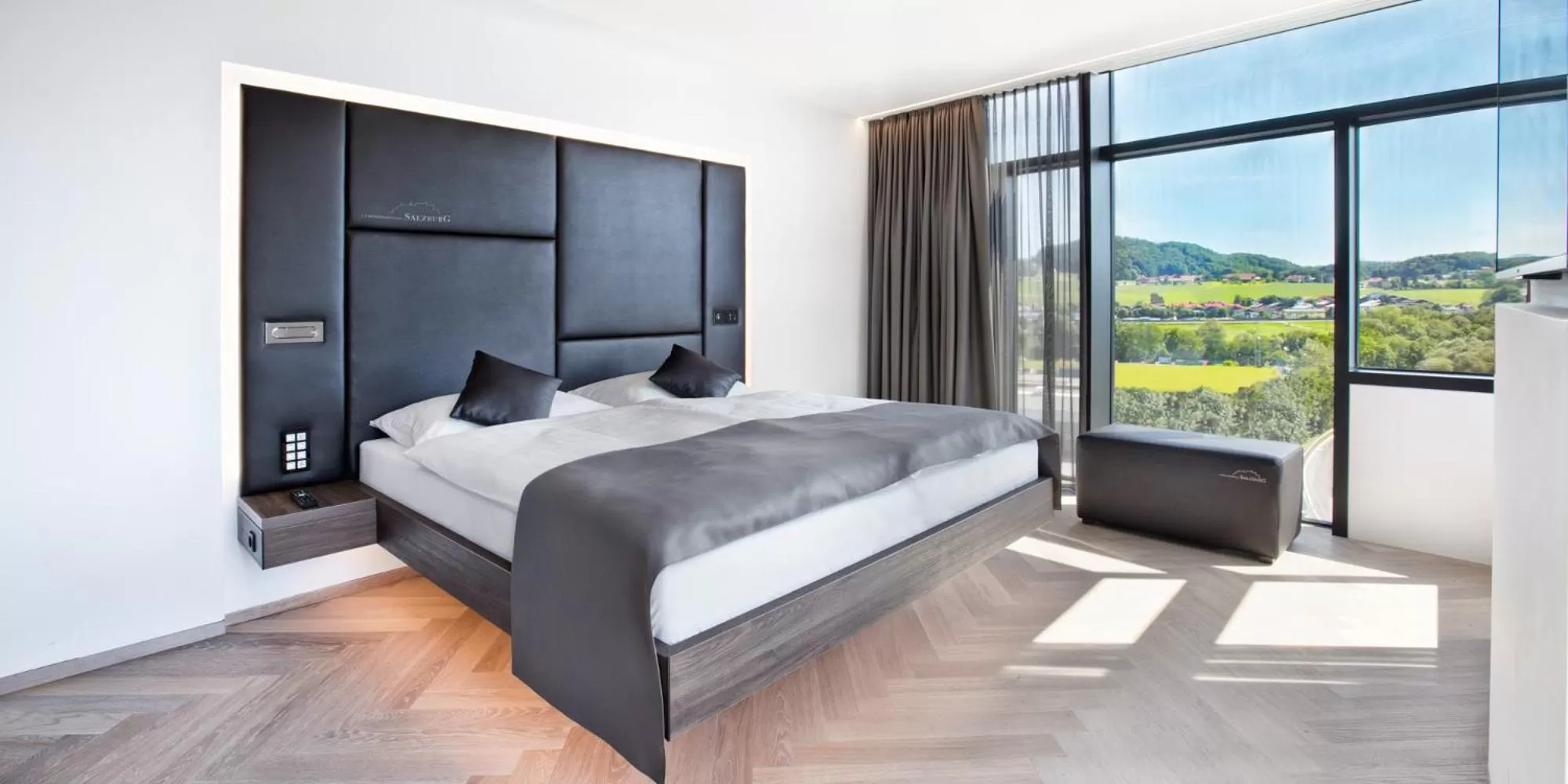 View (from property/room), Bed in COOL MAMA Hotel Salzburg