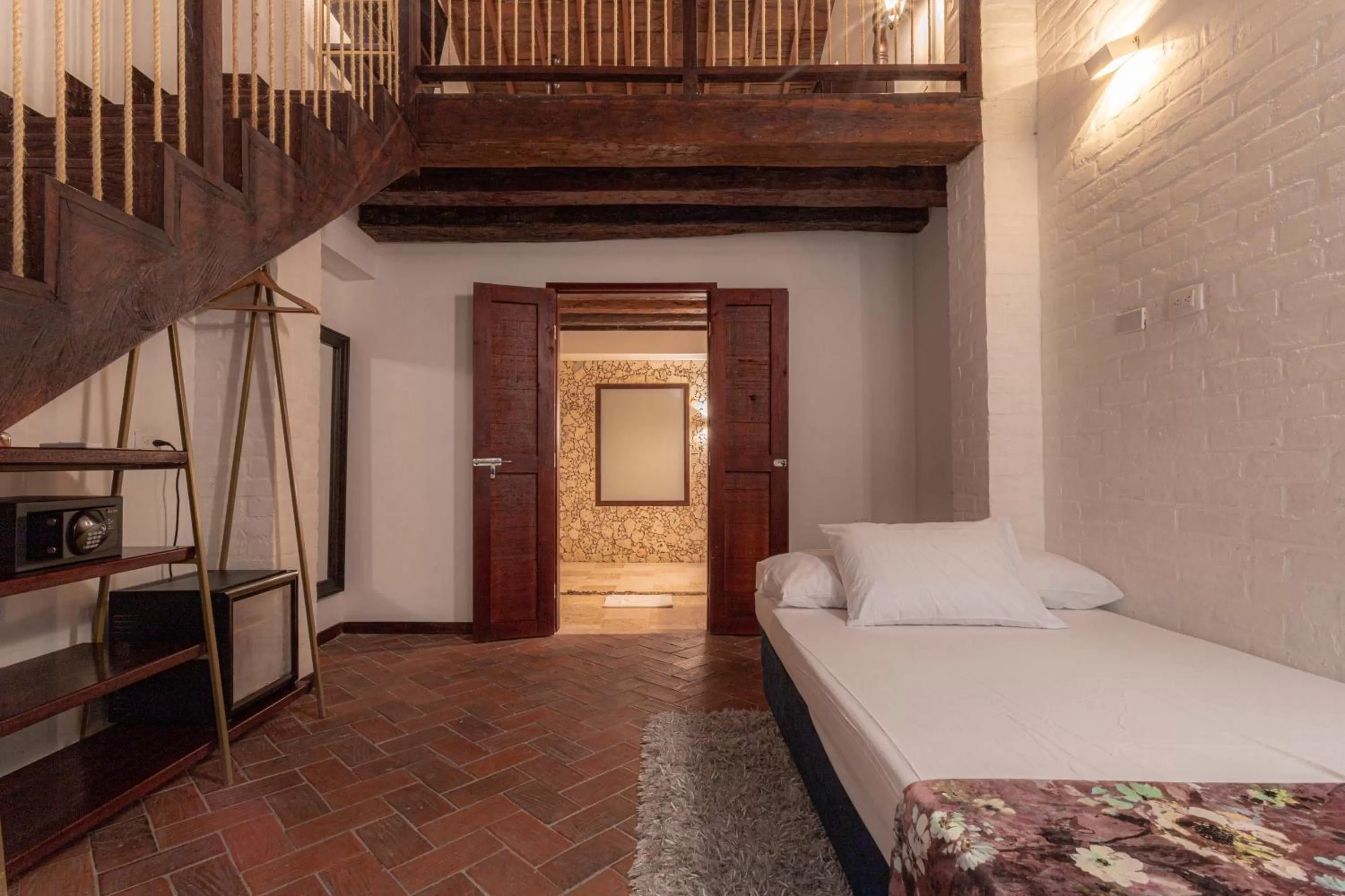 Bed in Soy Local Insignia