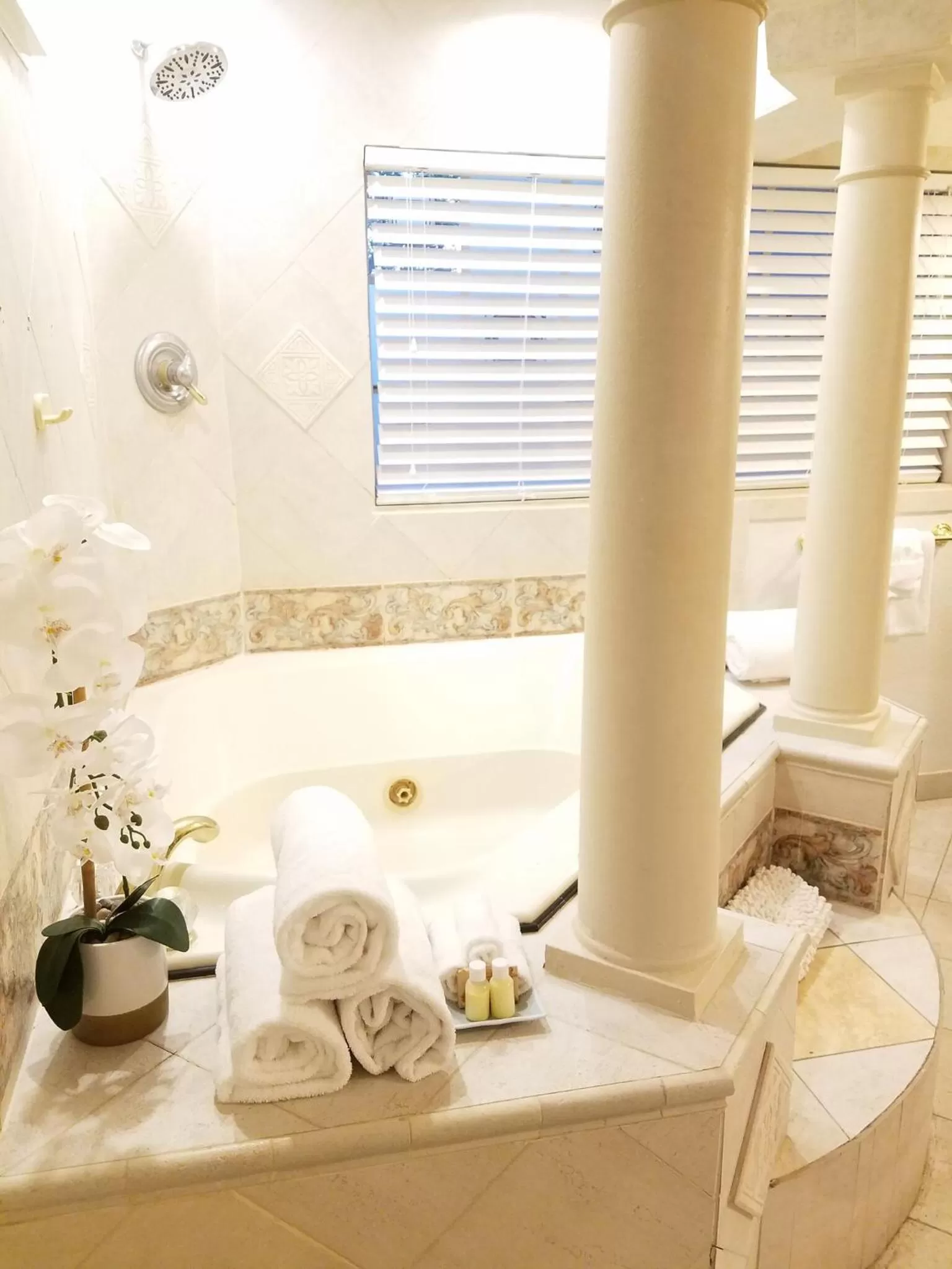 Deluxe King Suite in Blind Pass Resort Motel