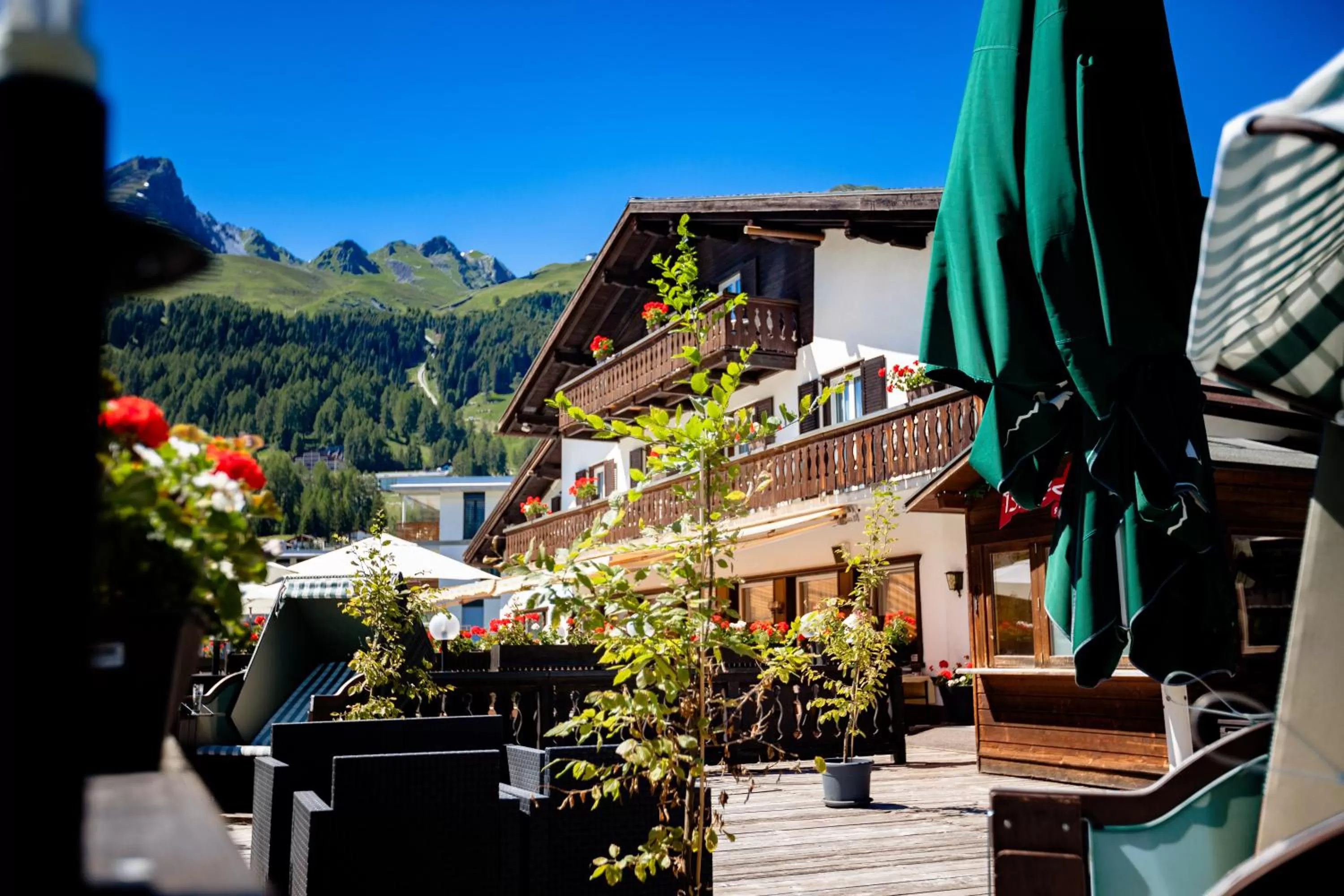 Facade/entrance in Hotel Bünda Davos