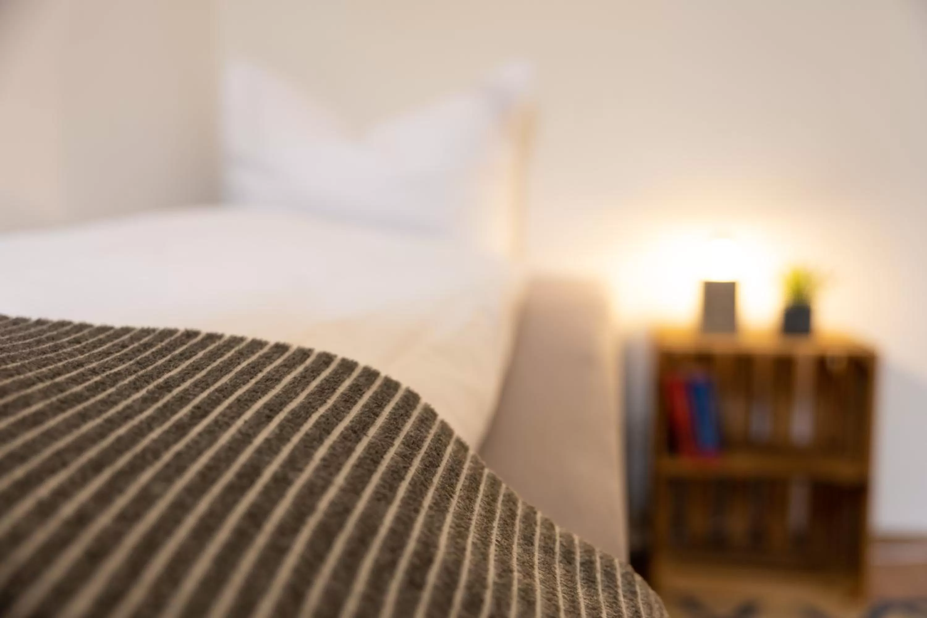 Bed in Ko-Living Space an der Oper - Street Art Design Apartments