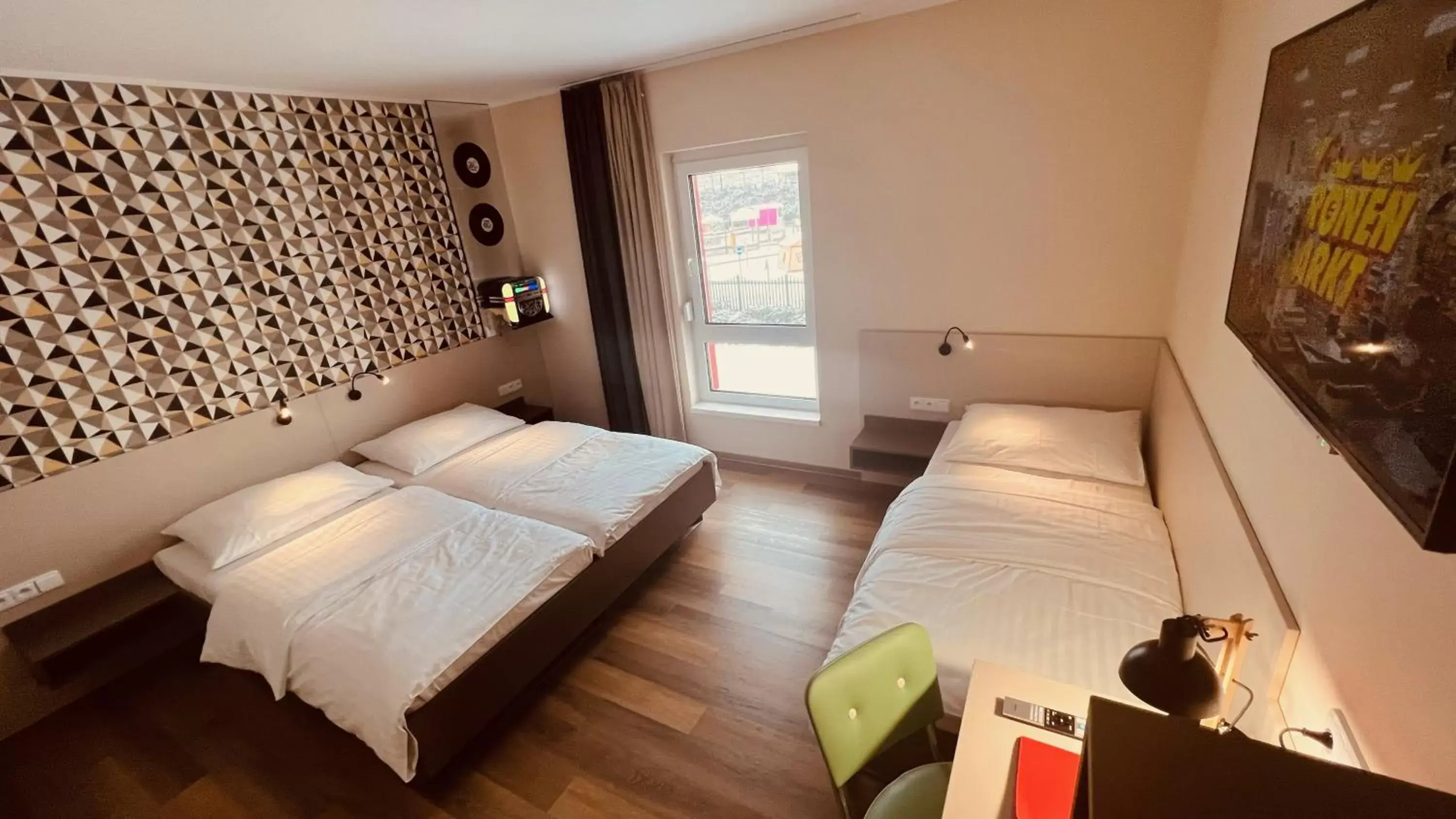 Triple Room in Jukebox Hotel Triple Room in Jukebox Hotel