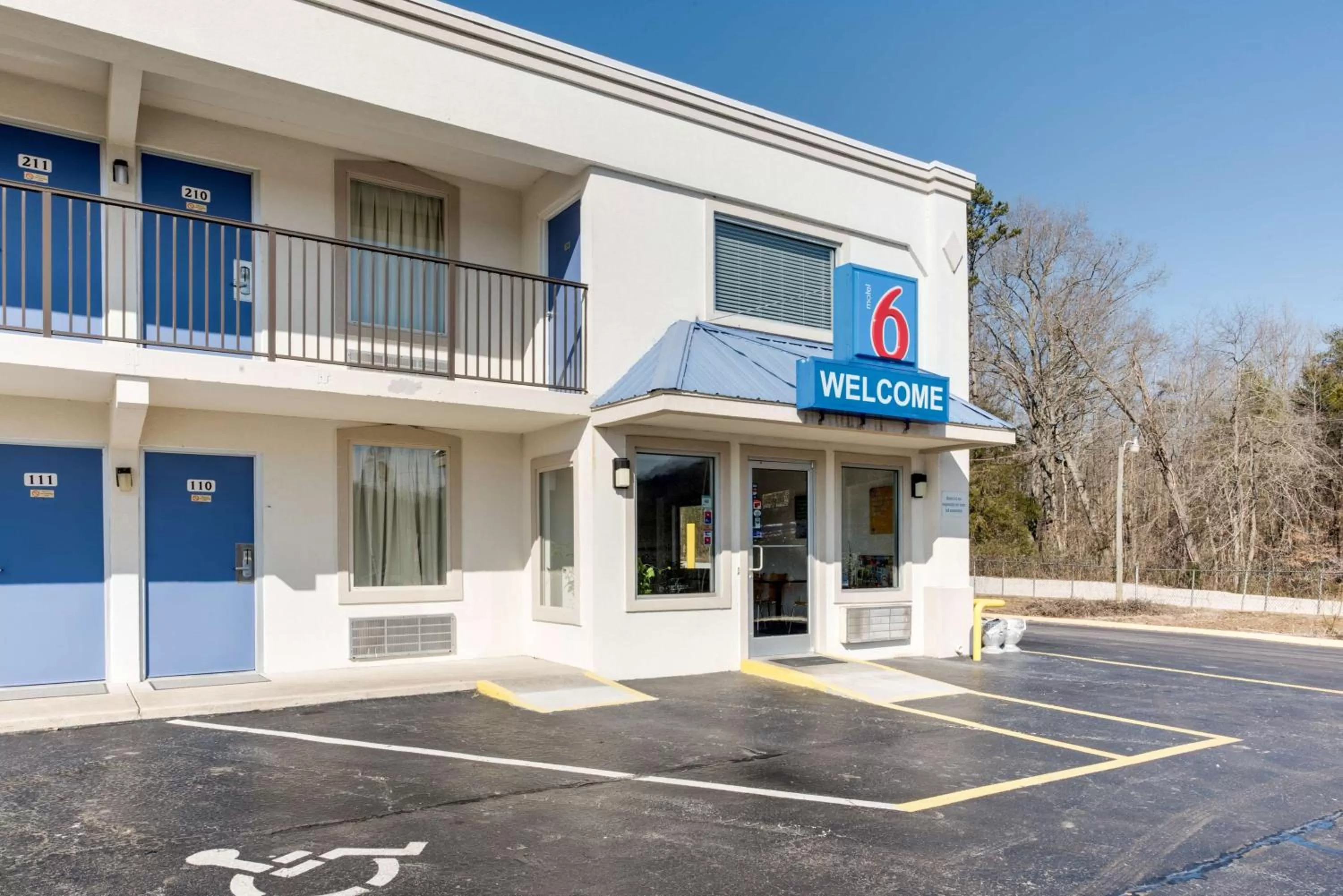 Property building in Motel 6-Kingston, TN