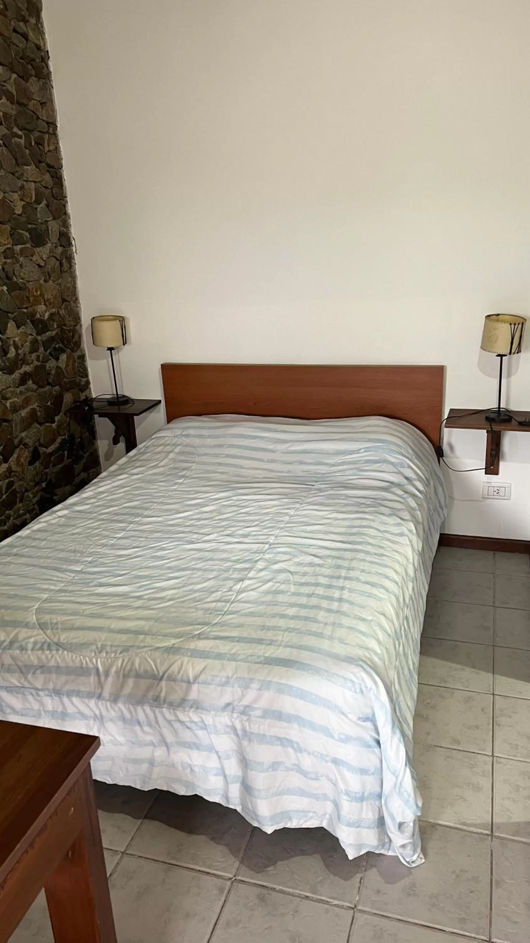 Bed in Hosteria Sloggett