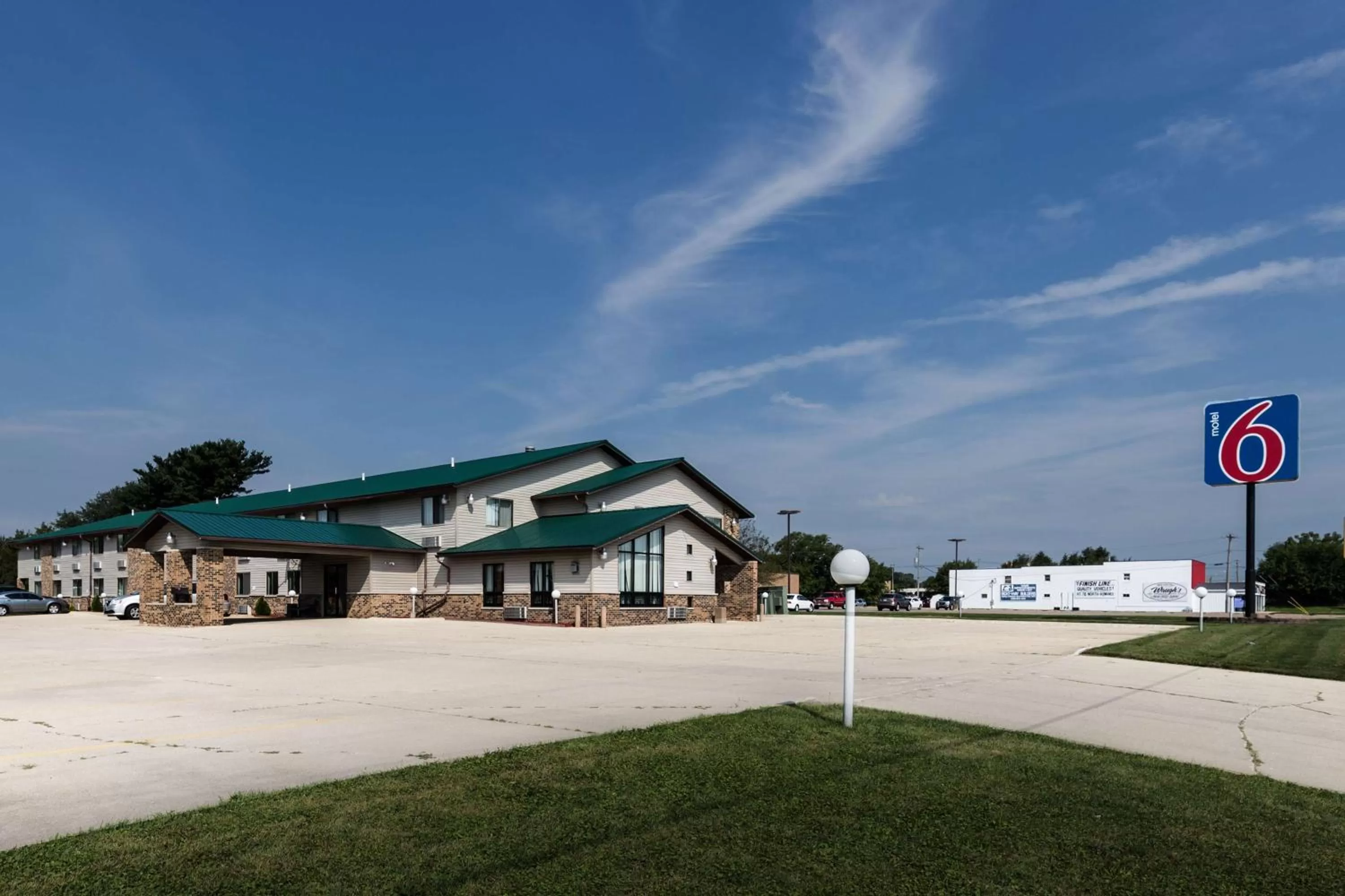 Property building in Motel 6-Kewanee, IL