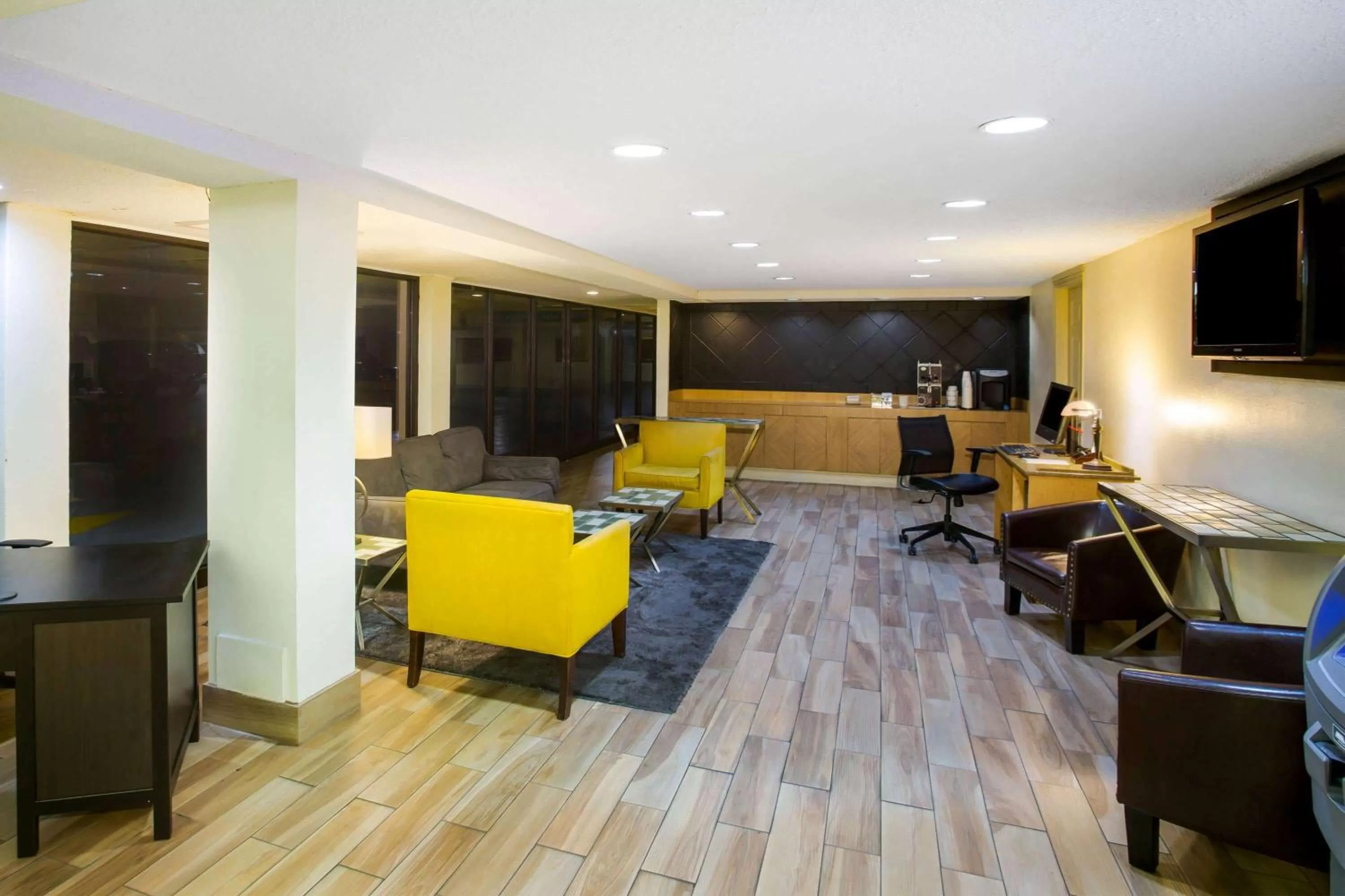 Lobby or reception in La Quinta Inn by Wyndham Austin Capitol / Downtown