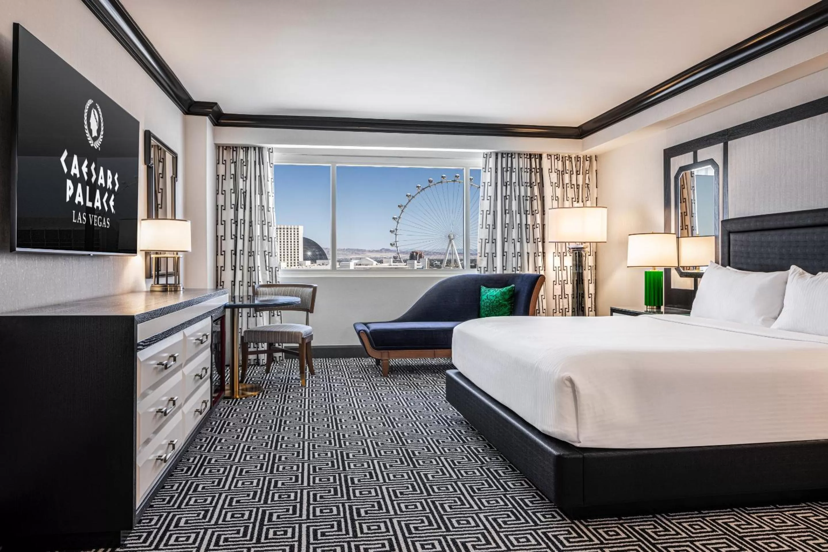 Bedroom, Bed in Caesars Palace Hotel & Casino