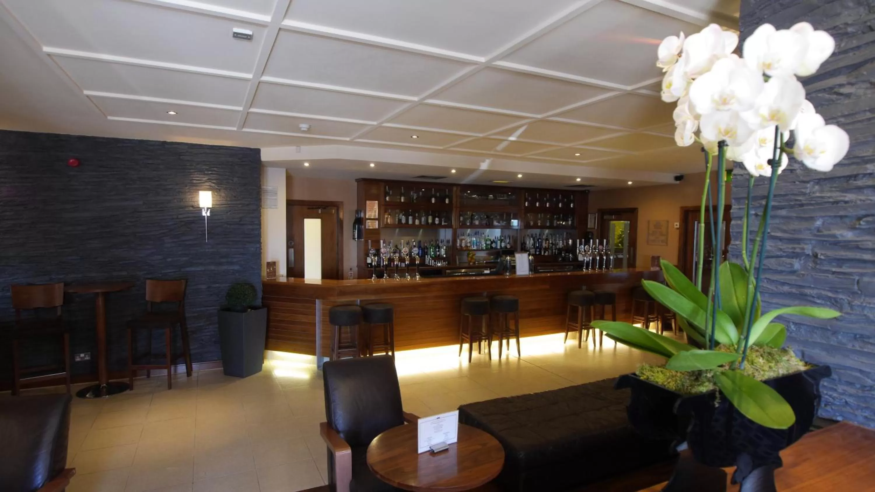 Lounge or bar in The Big Blue Hotel - Blackpool Pleasure Beach