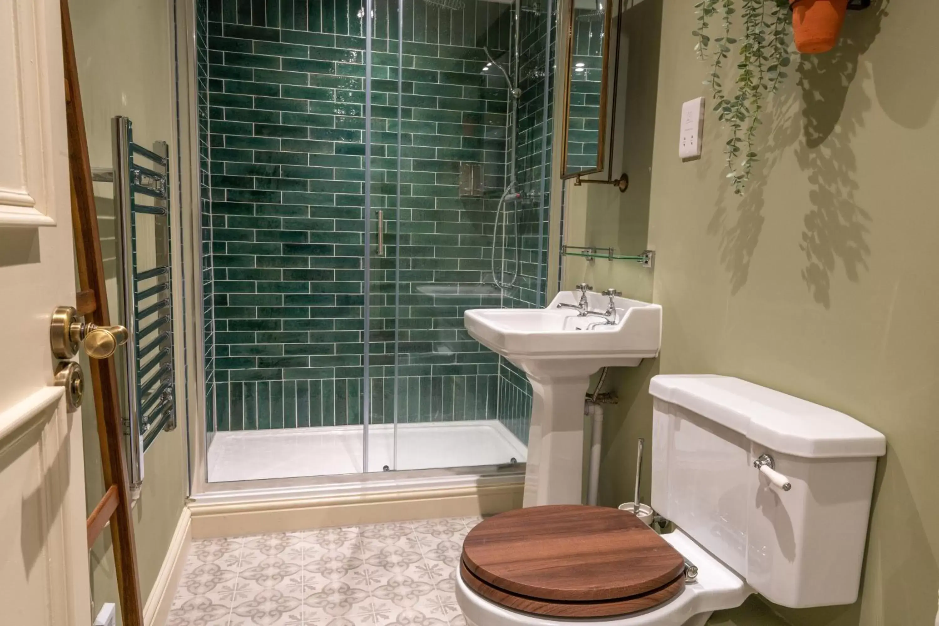 Superior King Room in The Pavilion Arms Superior King Room in The Pavilion Arms