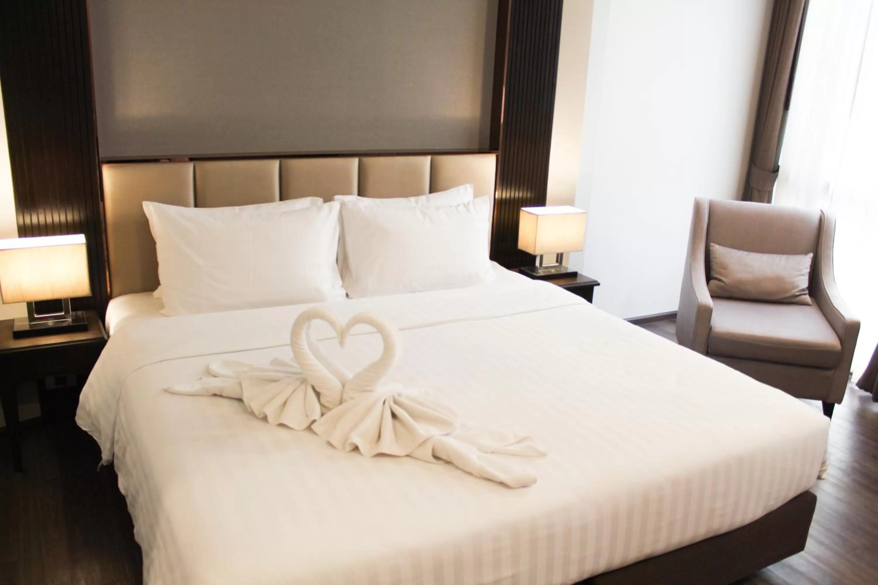 Bed in SureStay Plus by Best Western Sukhumvit 2