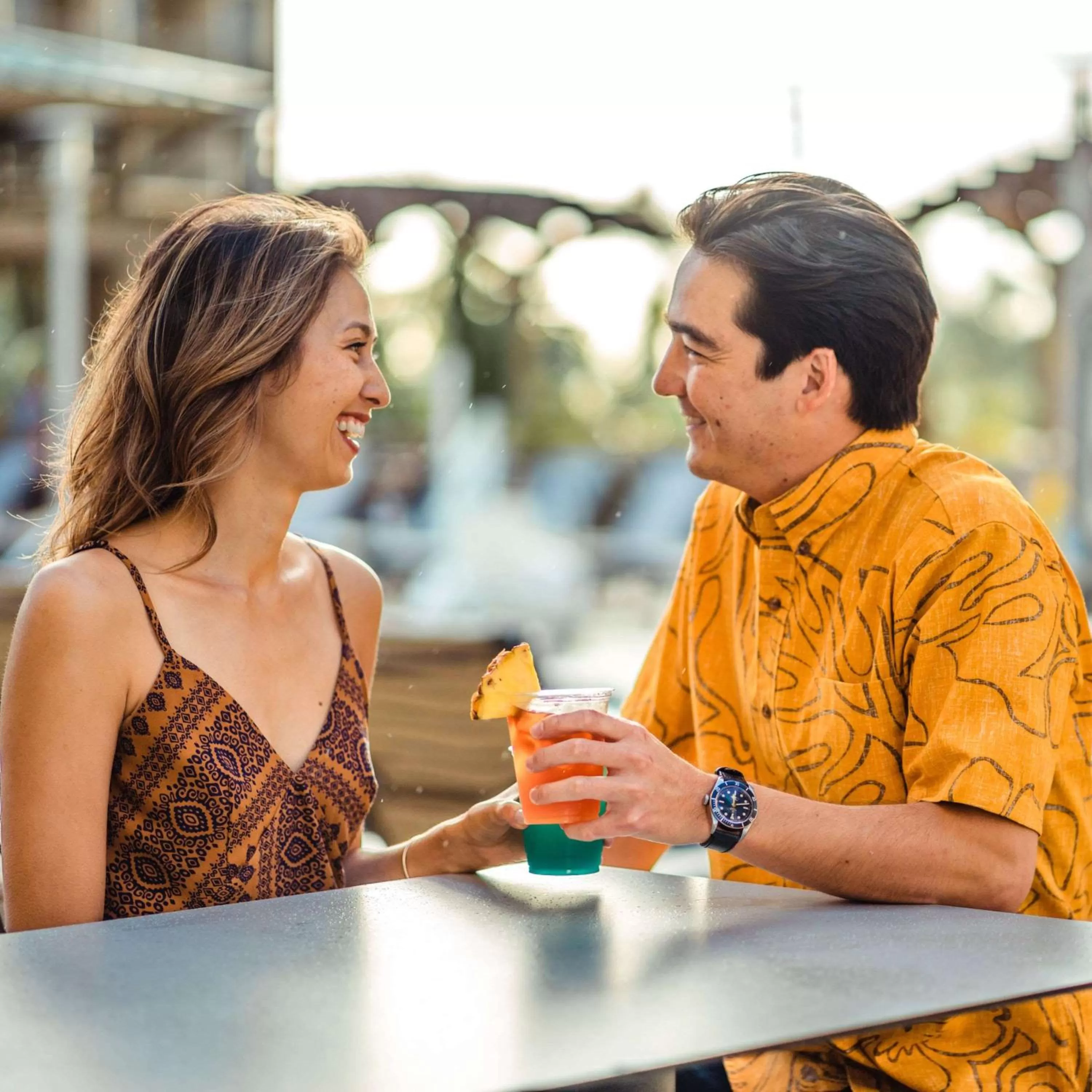 Lounge or bar in Embassy Suites by Hilton Waikiki Beach Walk