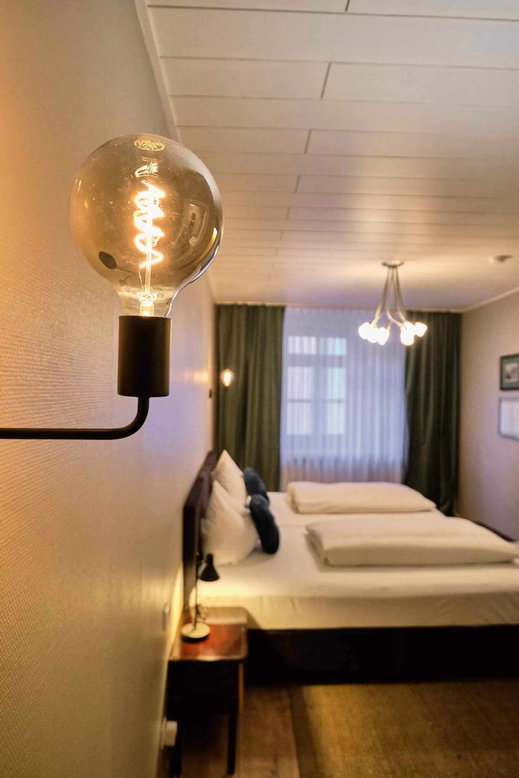Bedroom, Bed in Hotel Roter Hahn