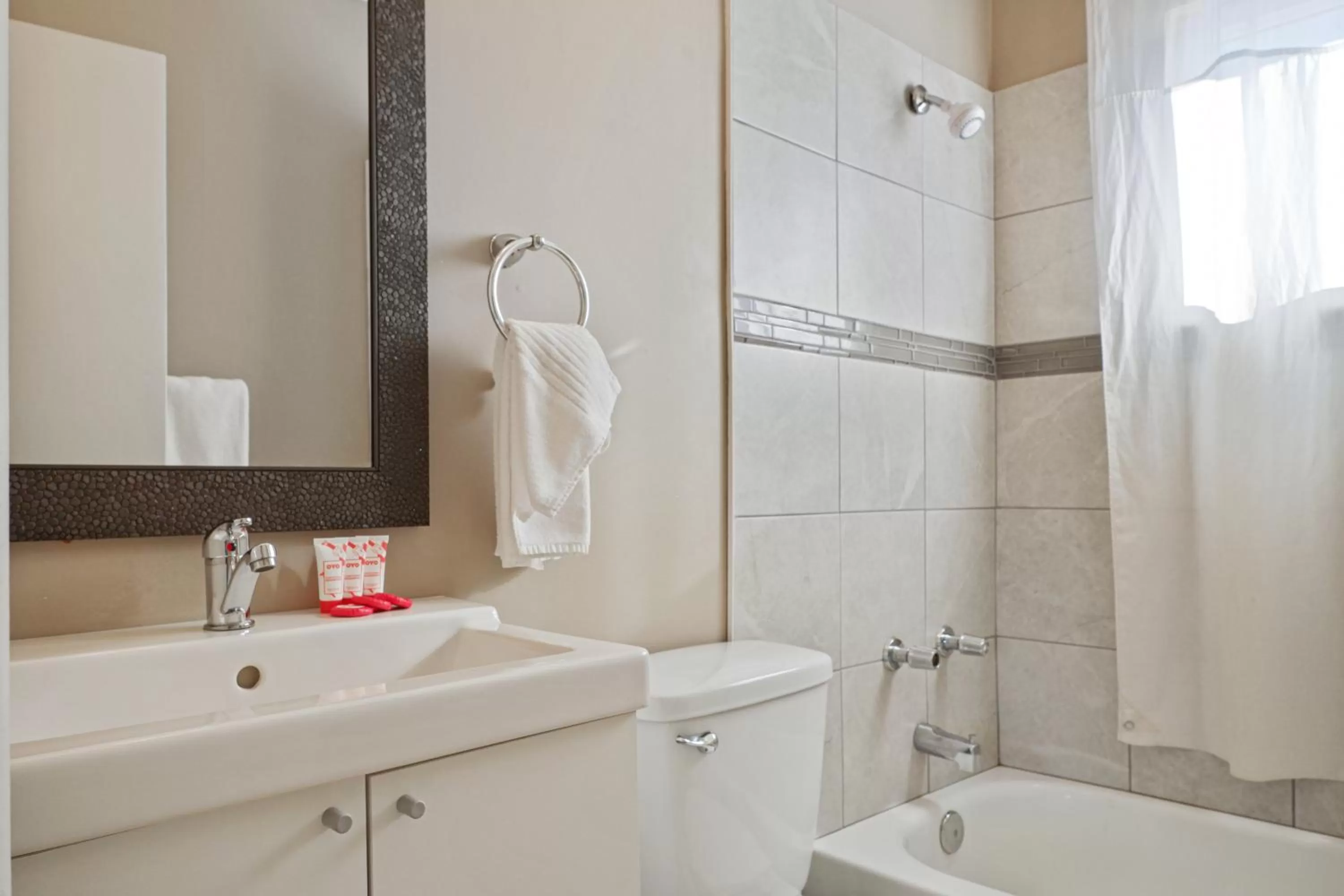 Bathroom in Hotel Bethel - Fort MacLeod, AB