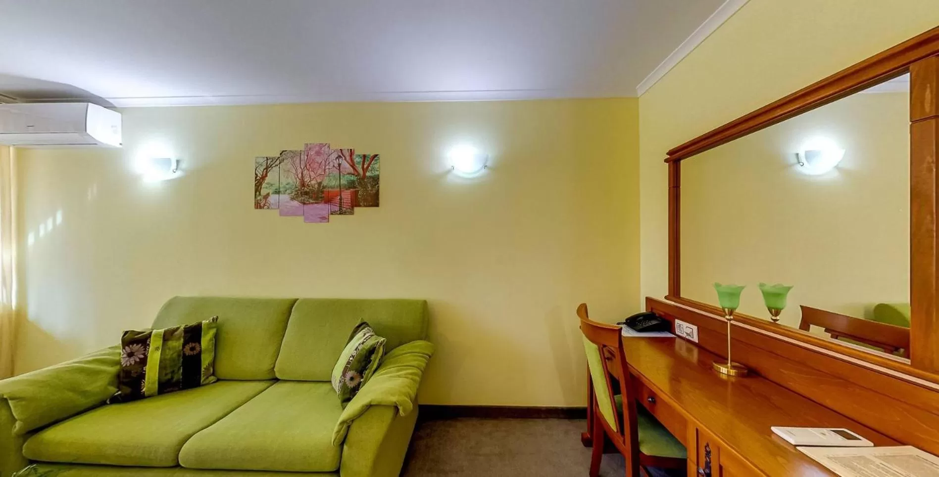 Seating Area in Troyan Plaza Hotel