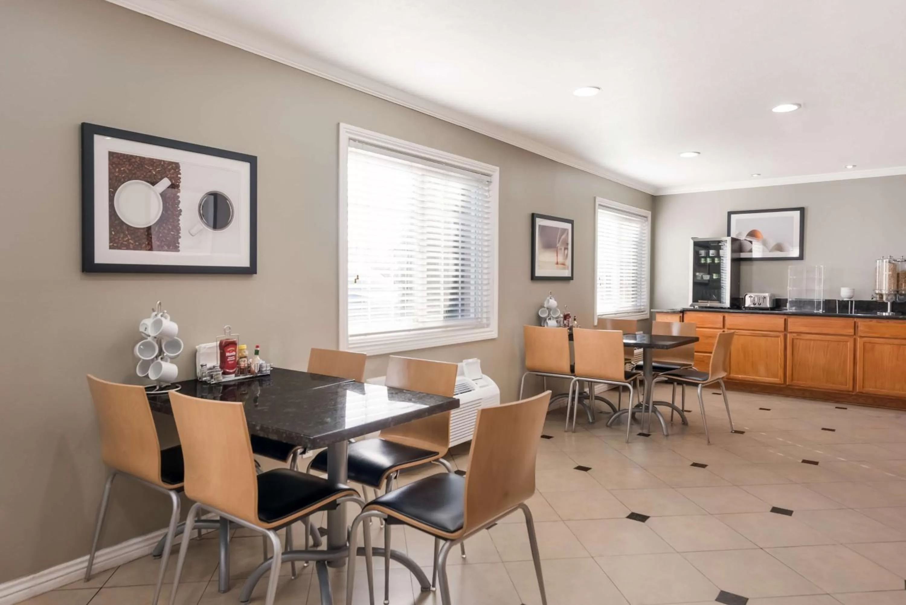 Breakfast in Best Western Mountain View Inn