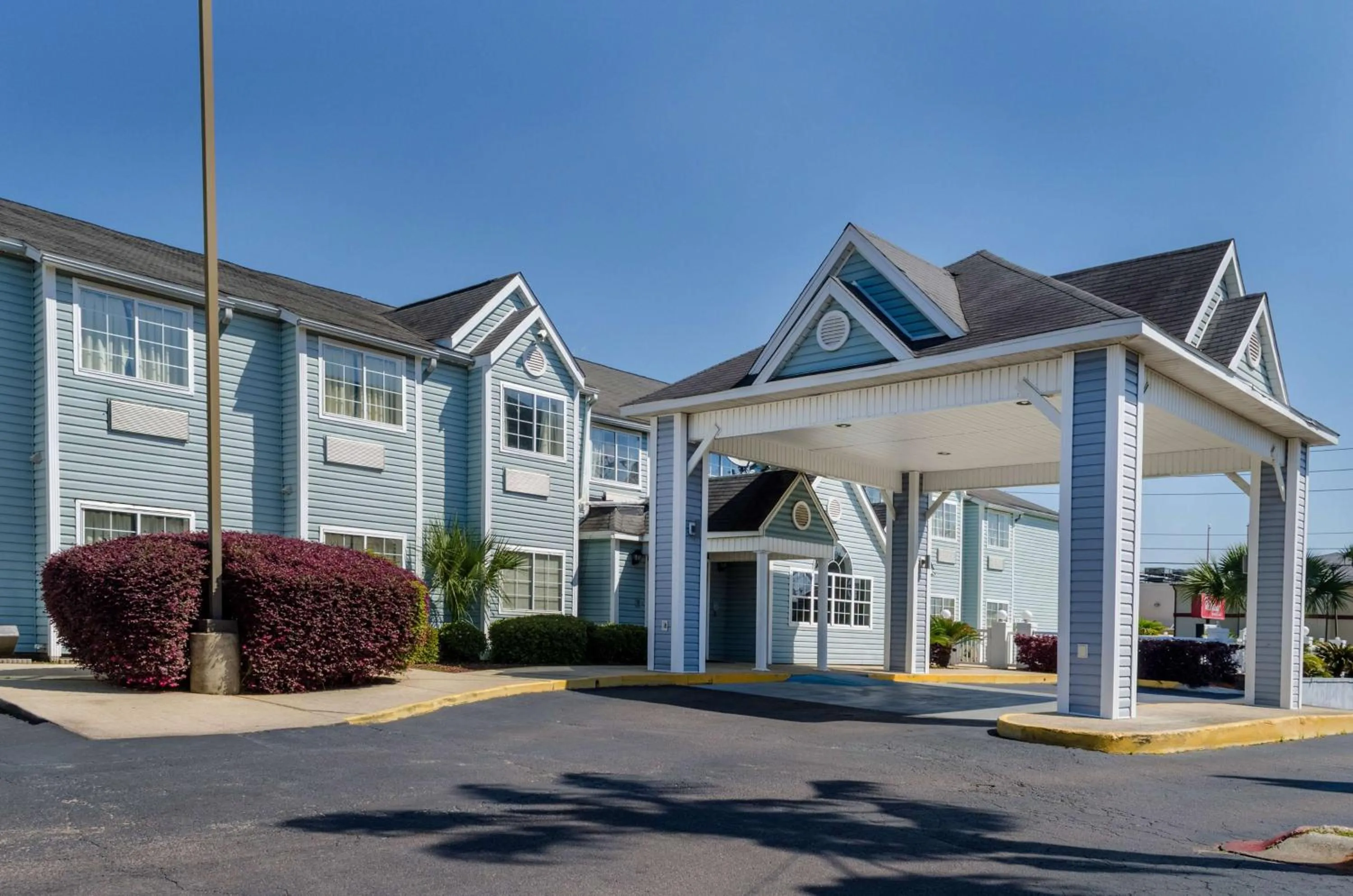 Property building in Motel 6-Mobile, AL