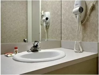 Bathroom in Knights Inn South Hackensasck