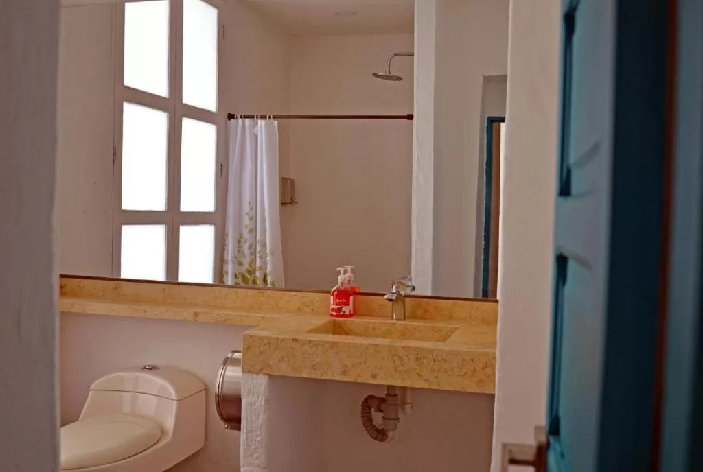 Bathroom in Faro de Alejandría Hostel