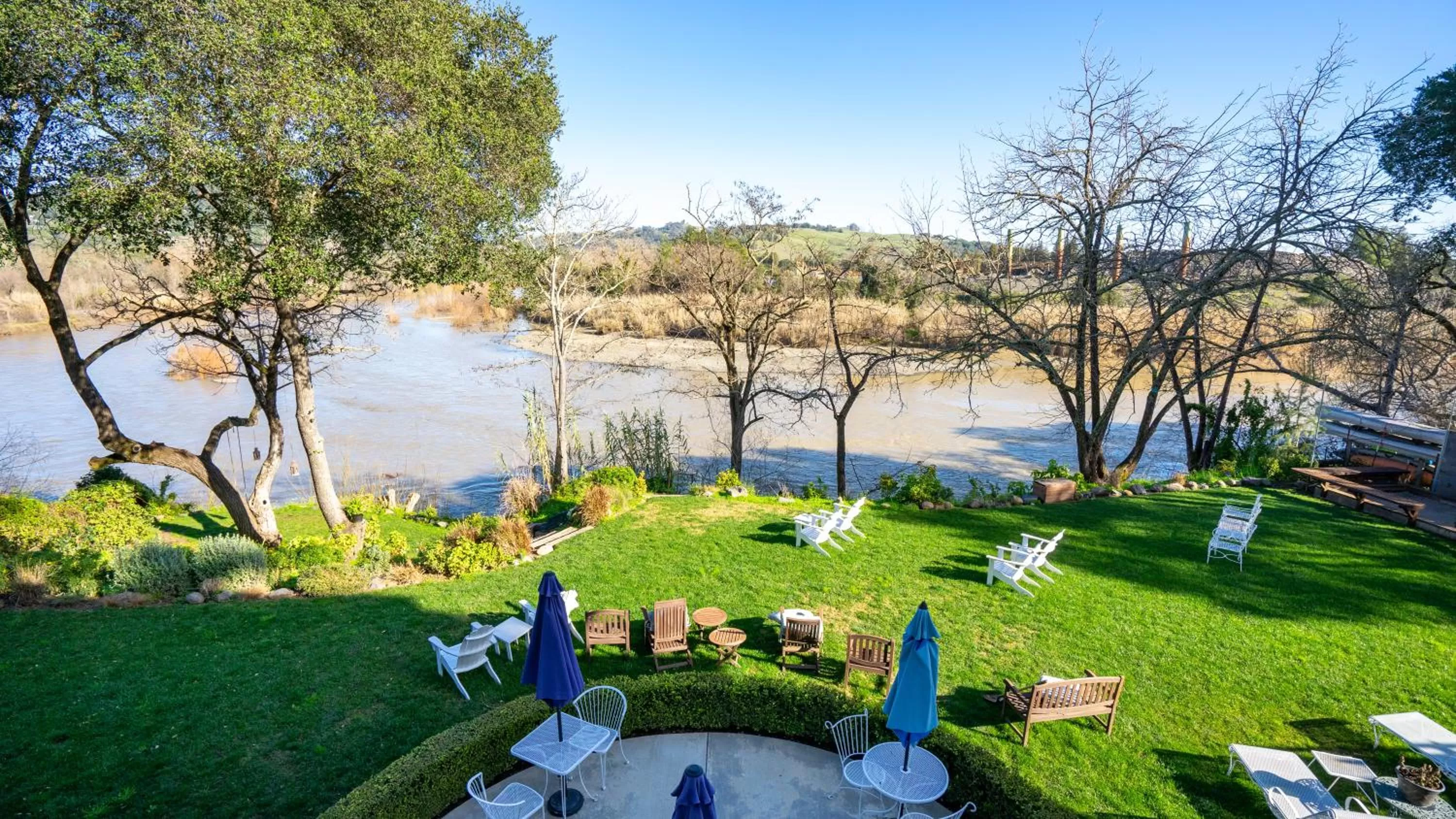 Garden view in The River Belle Inn