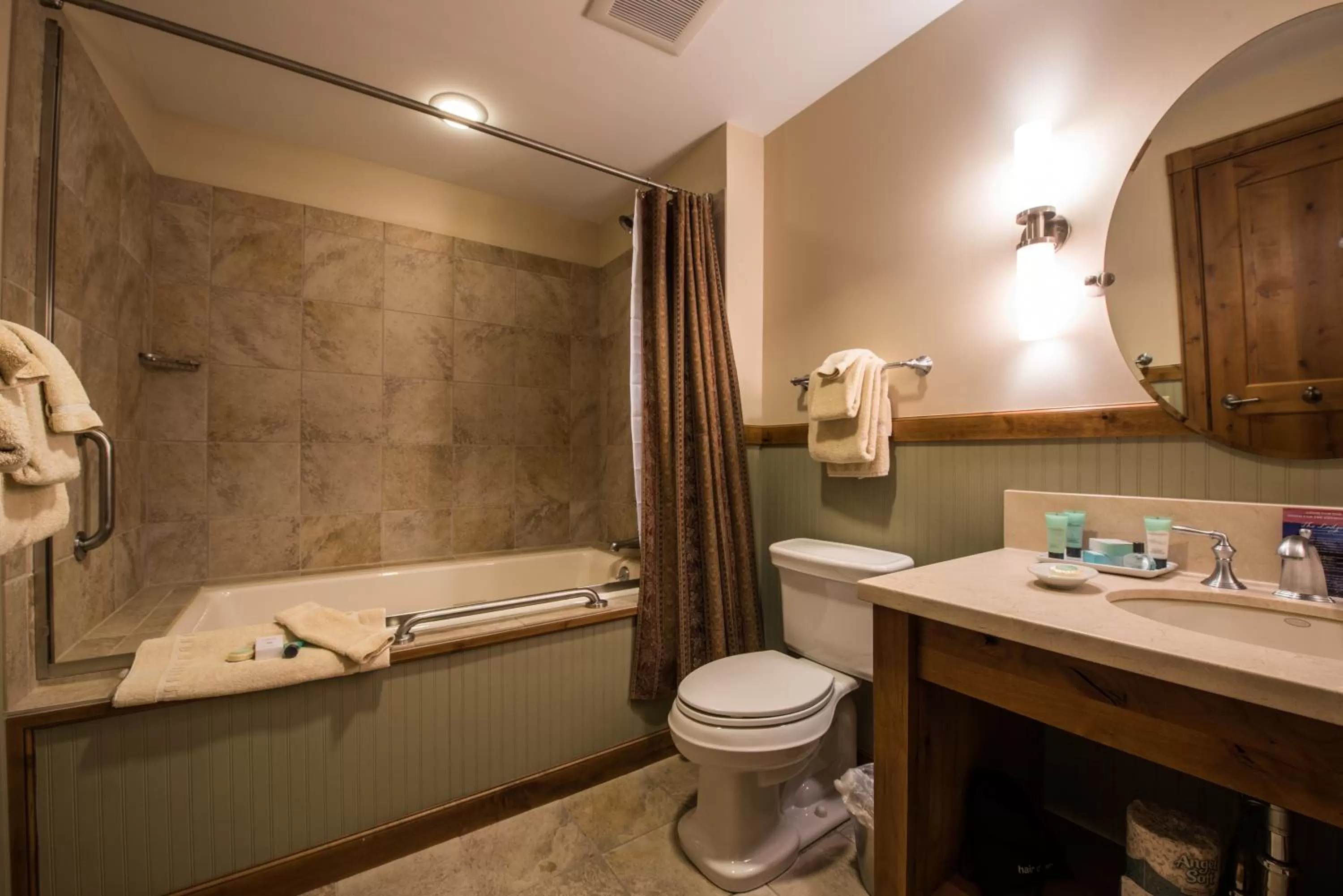 The Lodge at Mountaineer Square, A Vail Resorts Property