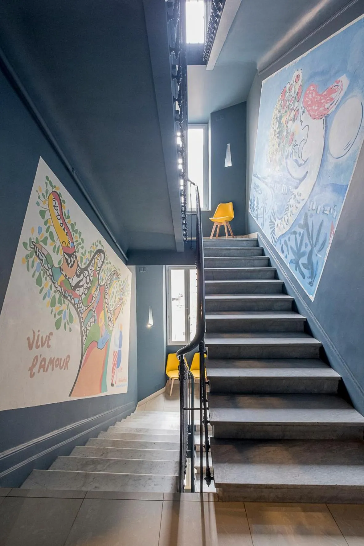 Property building in Hôtel Du Centre, un hôtel AMMI