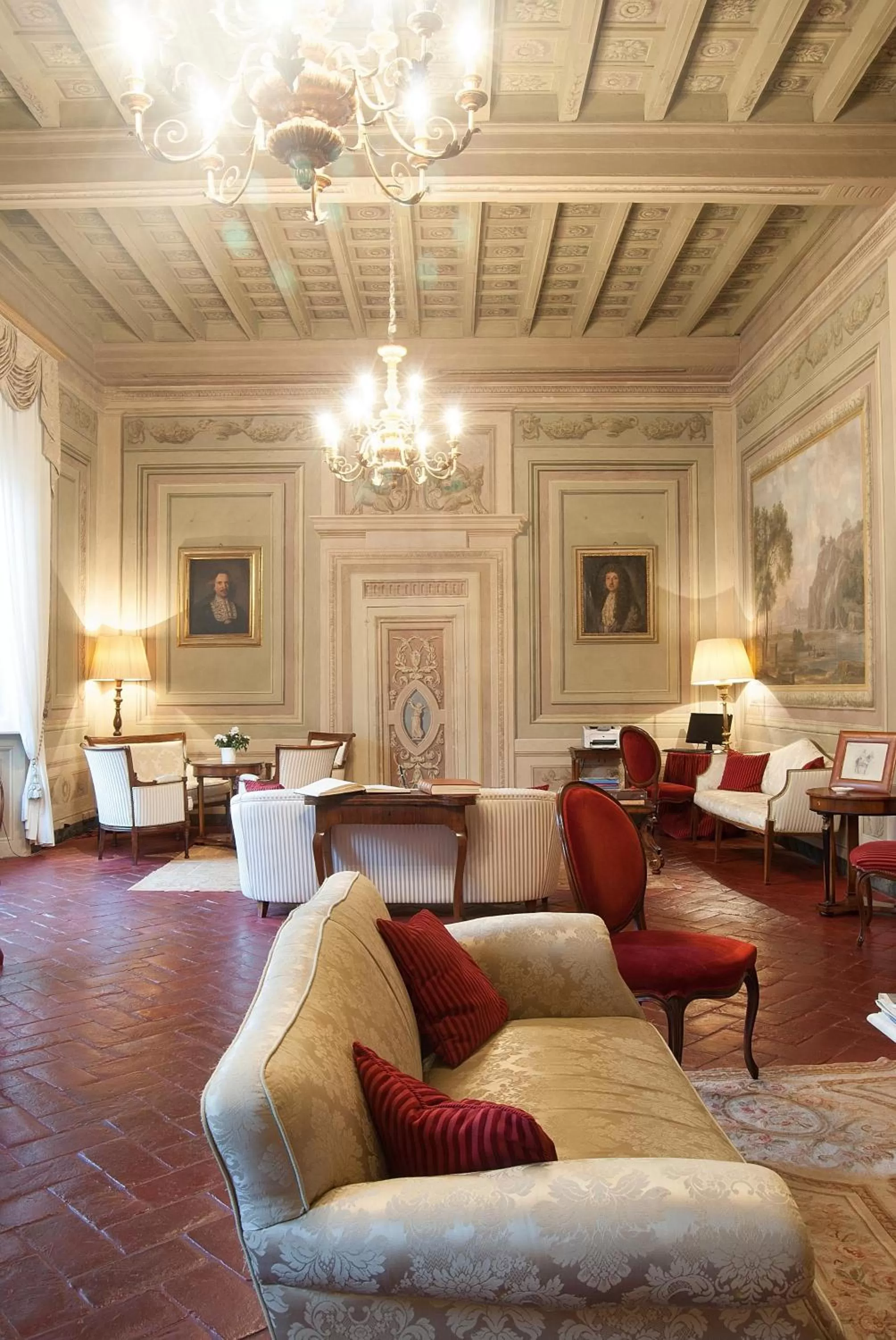 Communal lounge/ TV room in Palazzo Niccolini al Duomo Residenza D'Epoca
