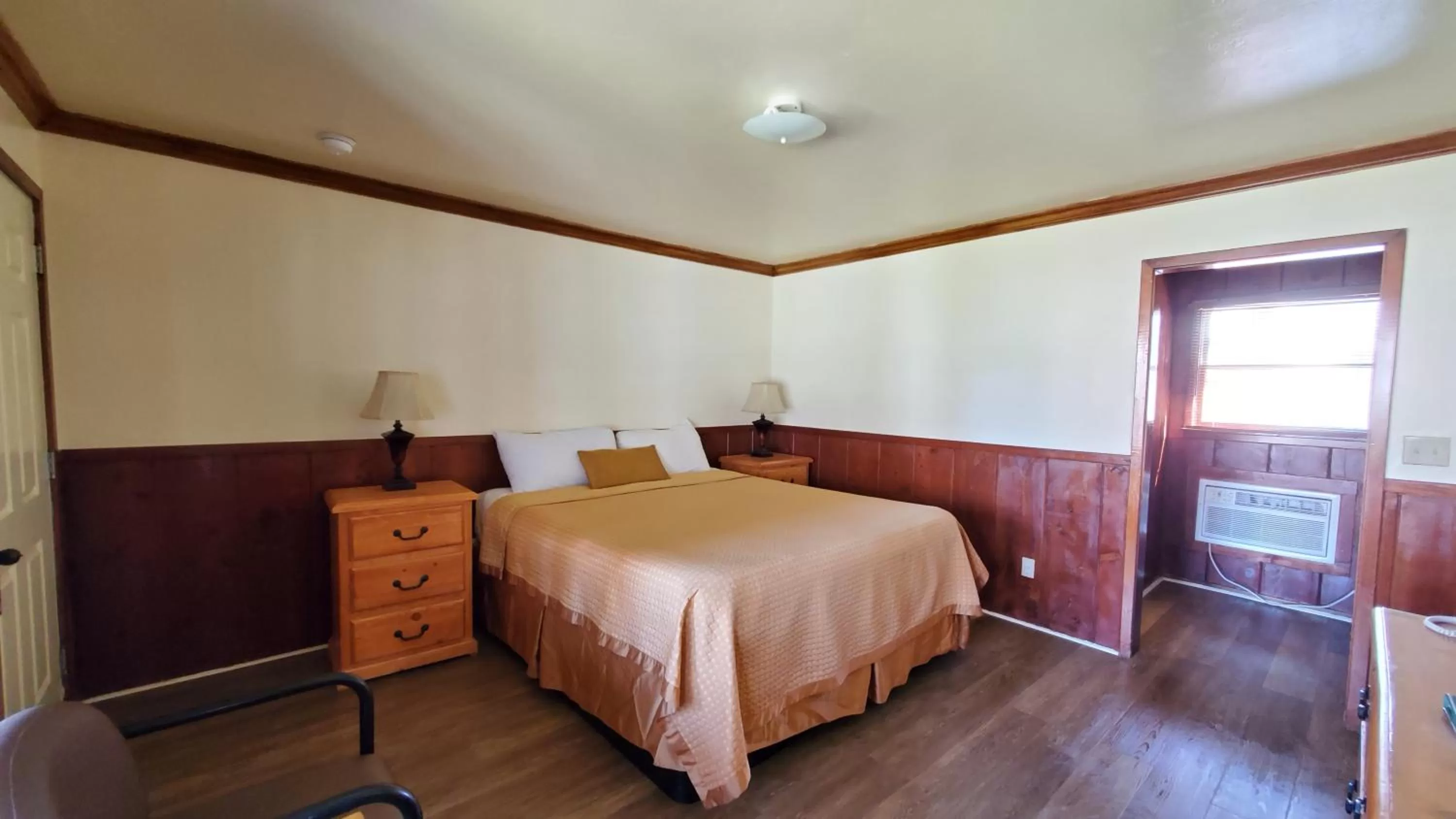 Bed in Kernville Inn