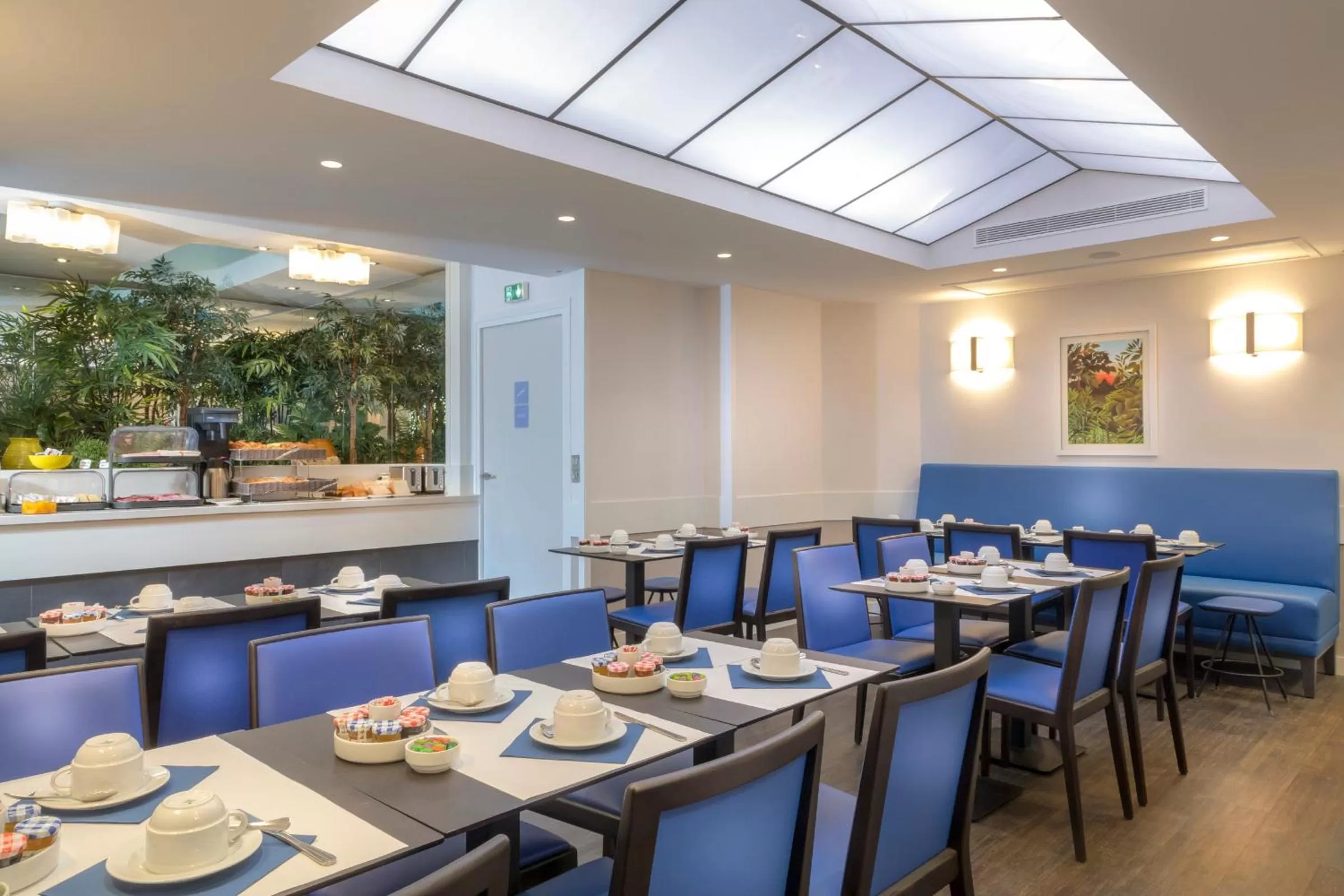 Restaurant/places to eat in Elysées Ceramic