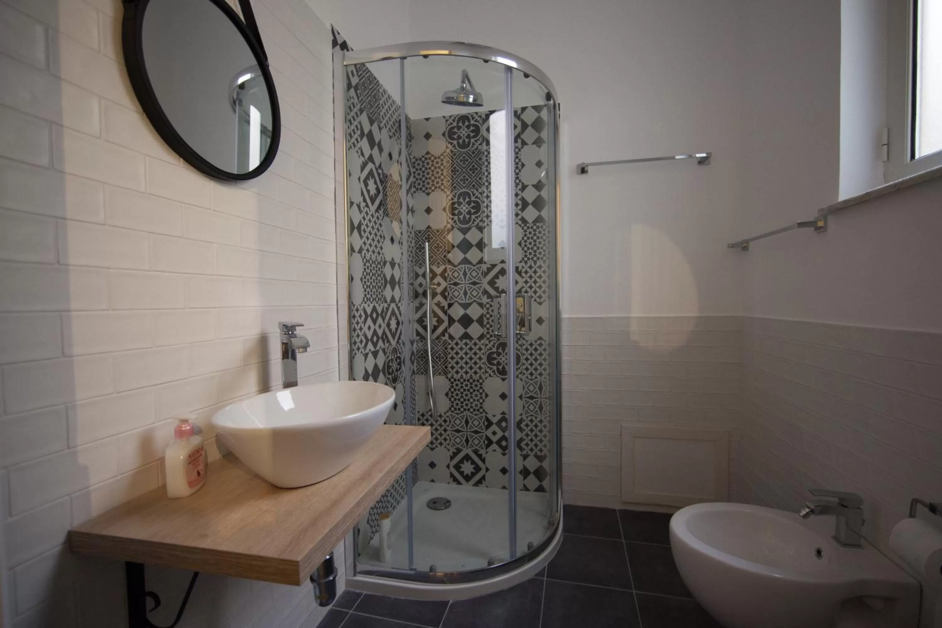 Shower in Il Genoardo Della Zisa