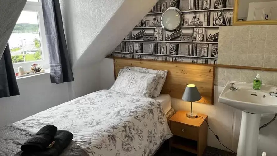 Single Room with Shared Bathroom in Dunarle Guesthouse Single Room with Shared Bathroom in Dunarle Guesthouse