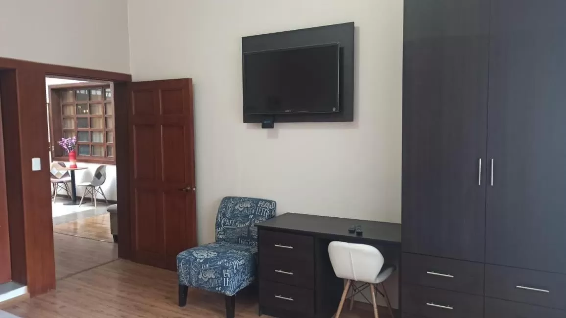 TV and multimedia, TV/Entertainment Center in Casa San Benito Hospedaje