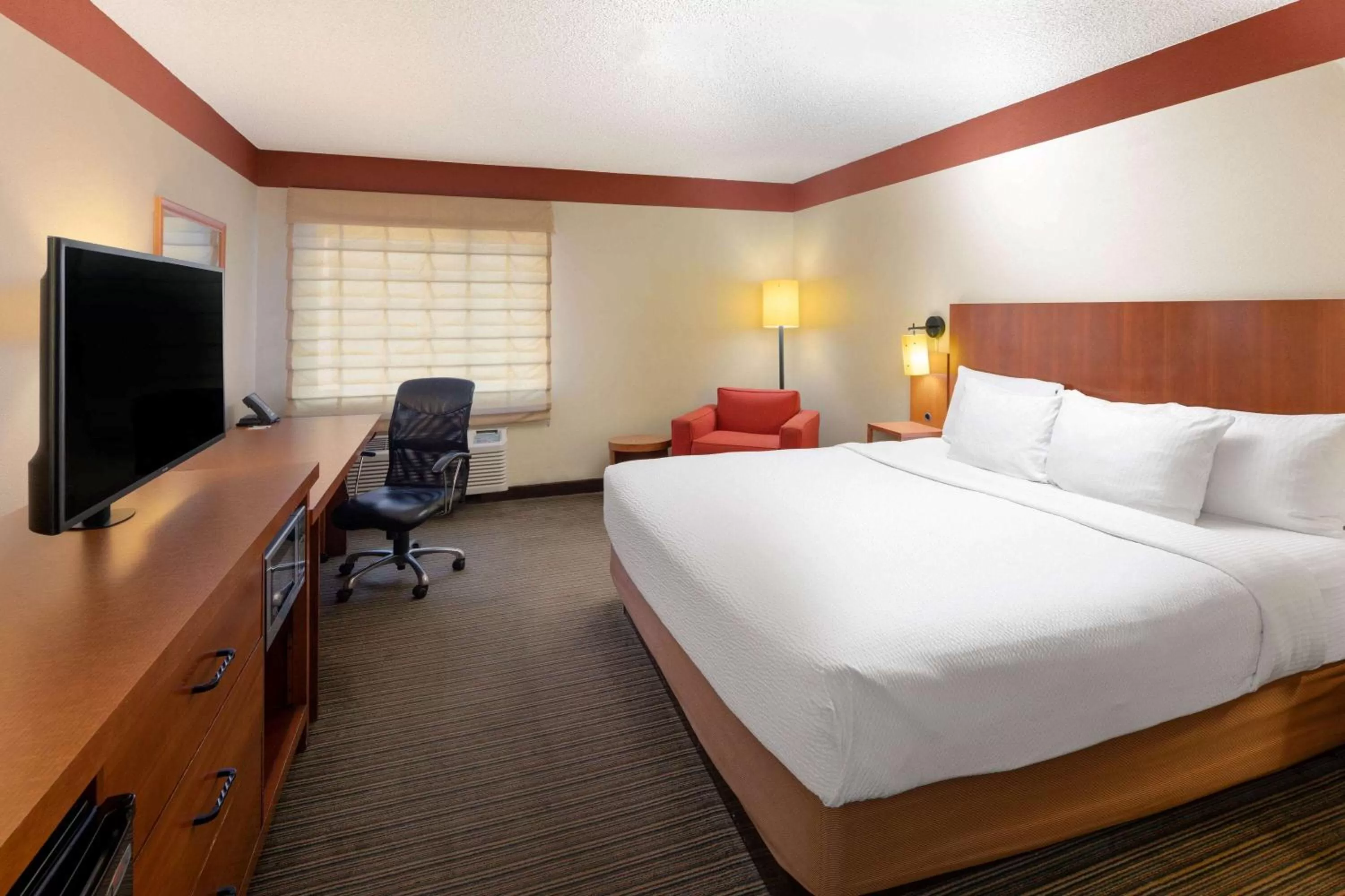 King Room in La Quinta by Wyndham Savannah Southside