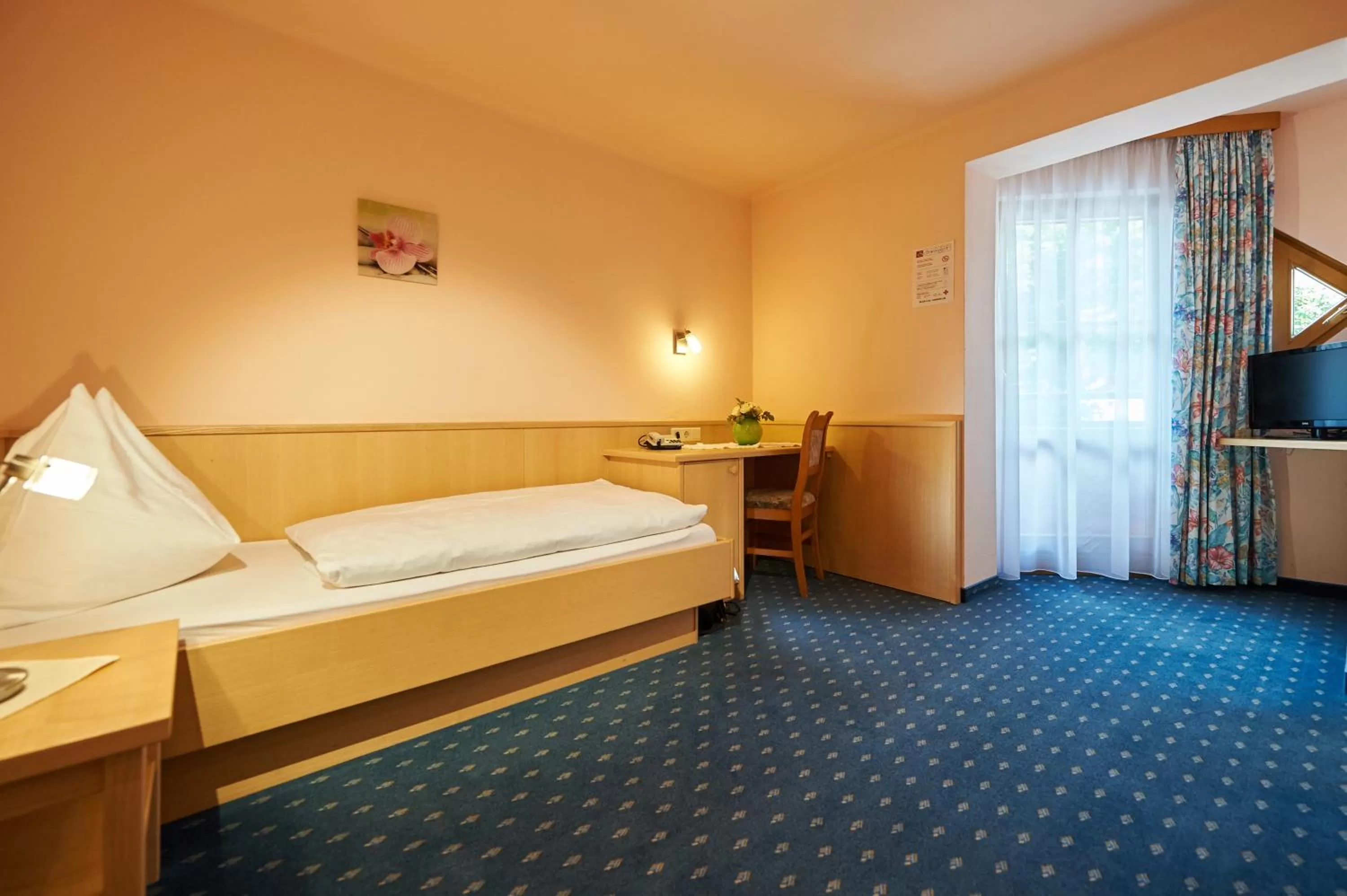 Bedroom, Bed in Hotel-Restaurant Schwaiger***