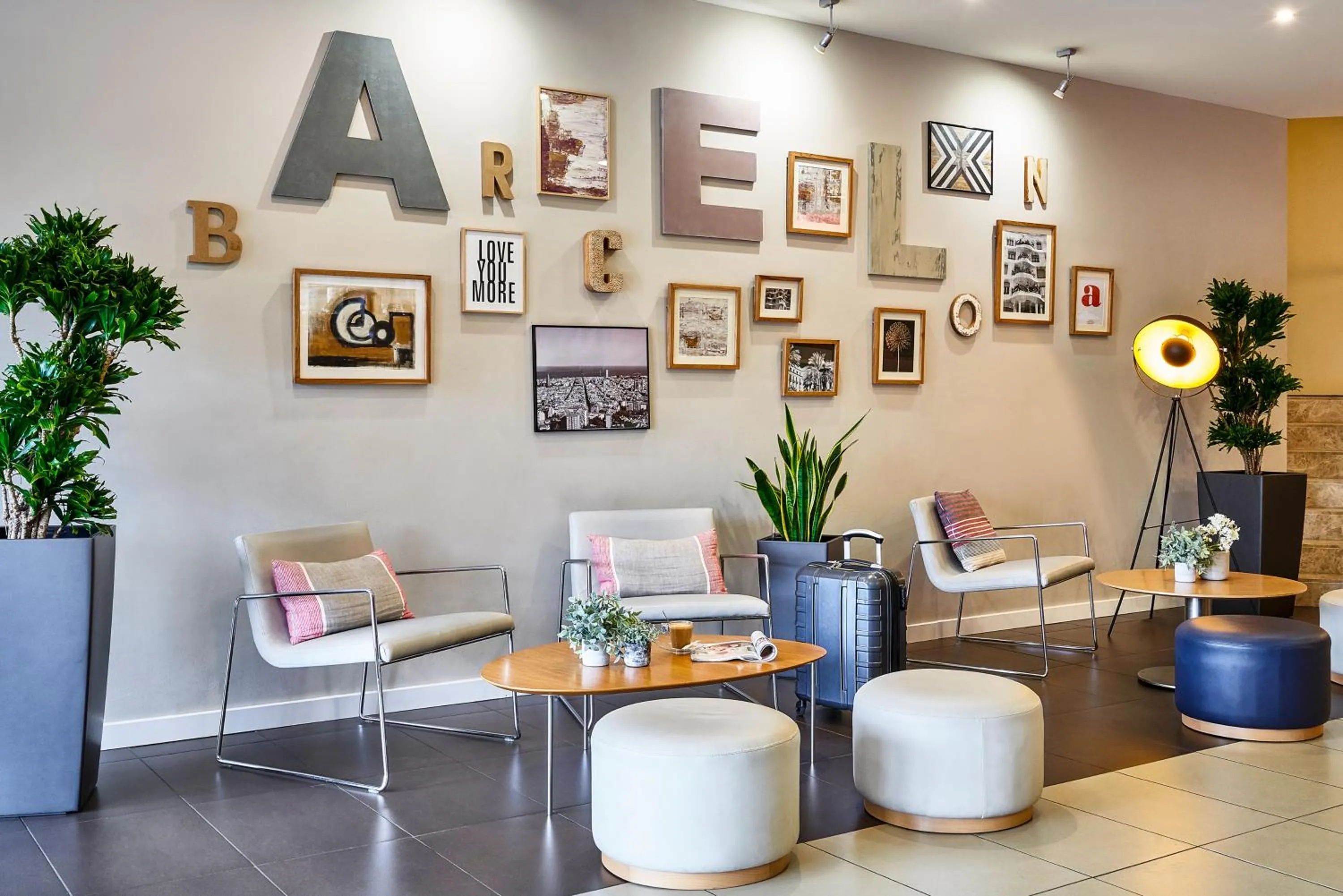 Lobby or reception in Ibis Barcelona Meridiana