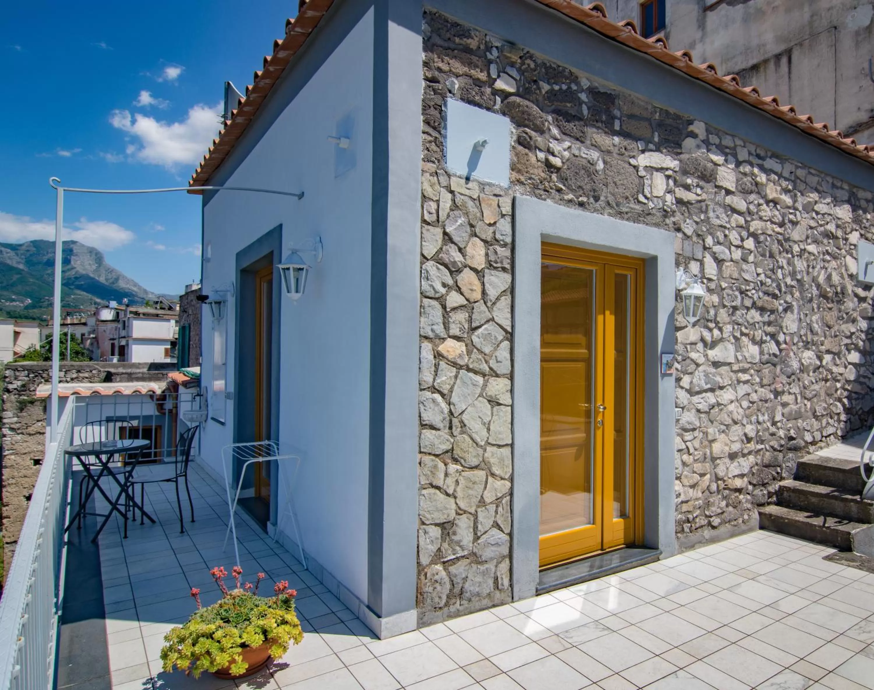 Property building in Villa Mariagiovanna