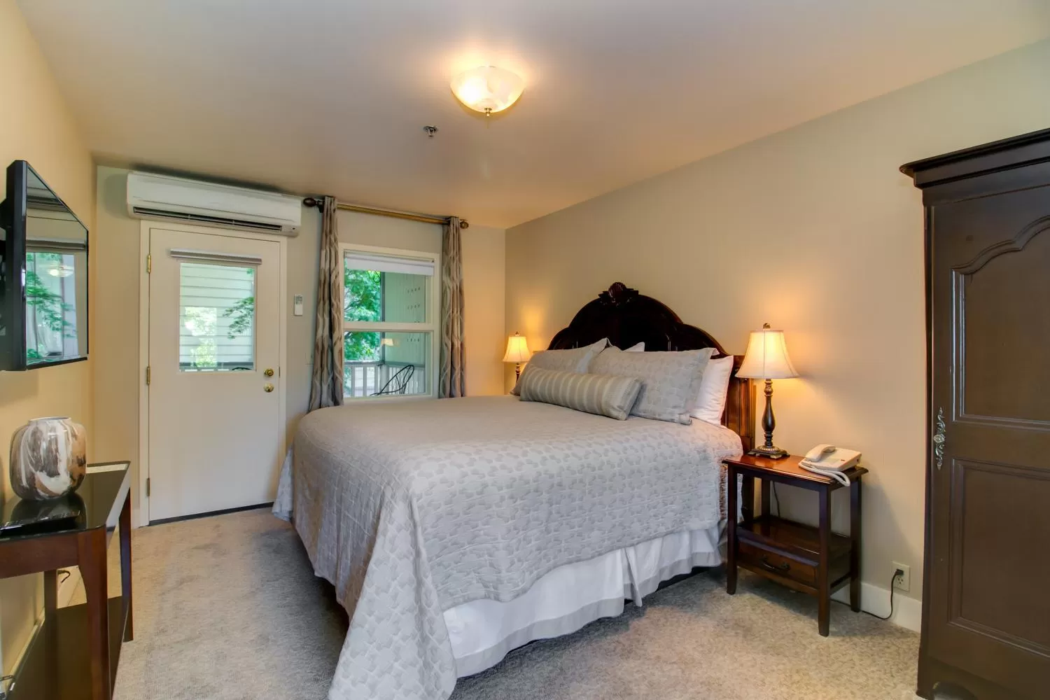 Bed in Winchester Inn