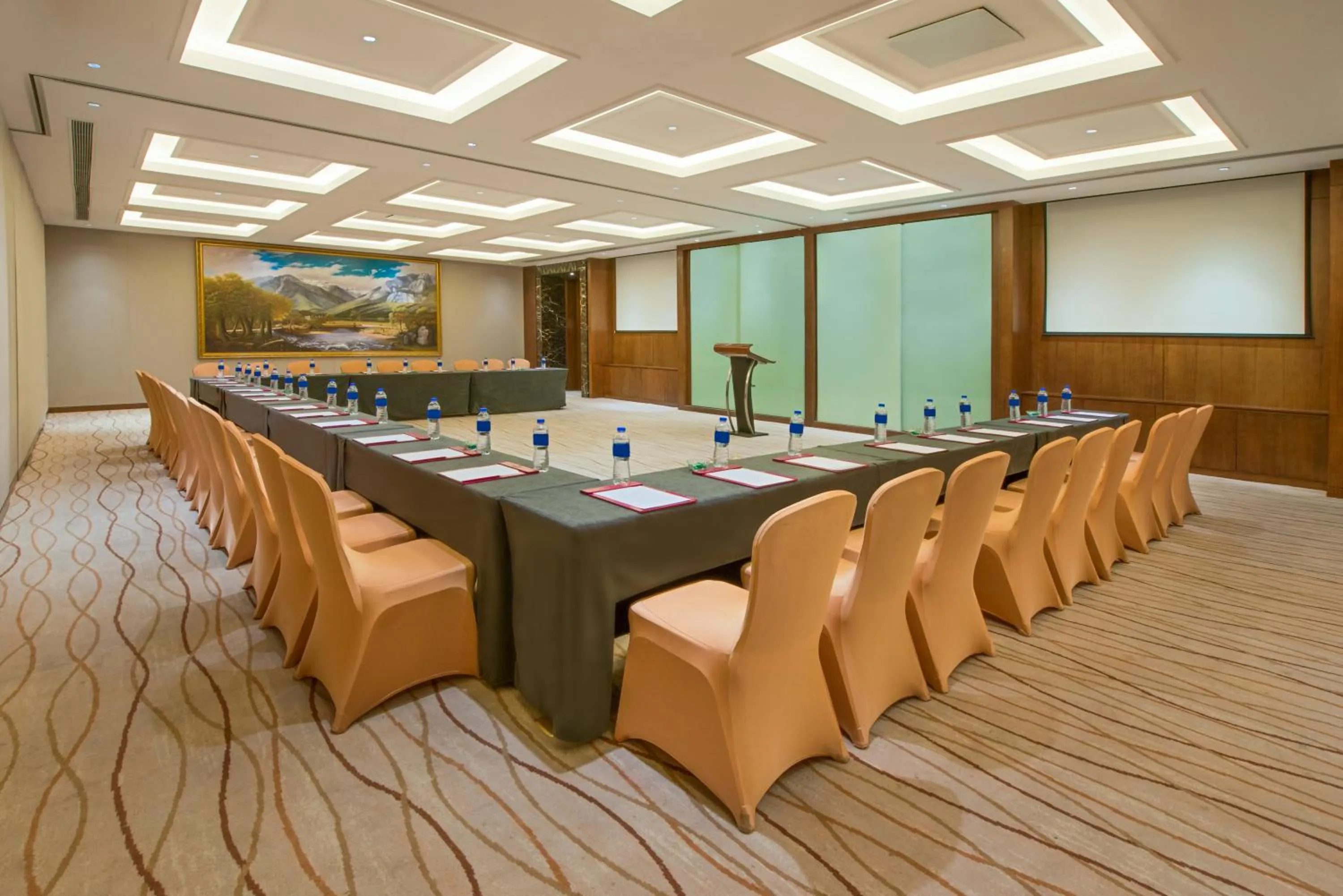 Meeting/conference room in Crowne Plaza Shanghai Noah Square by IHG
