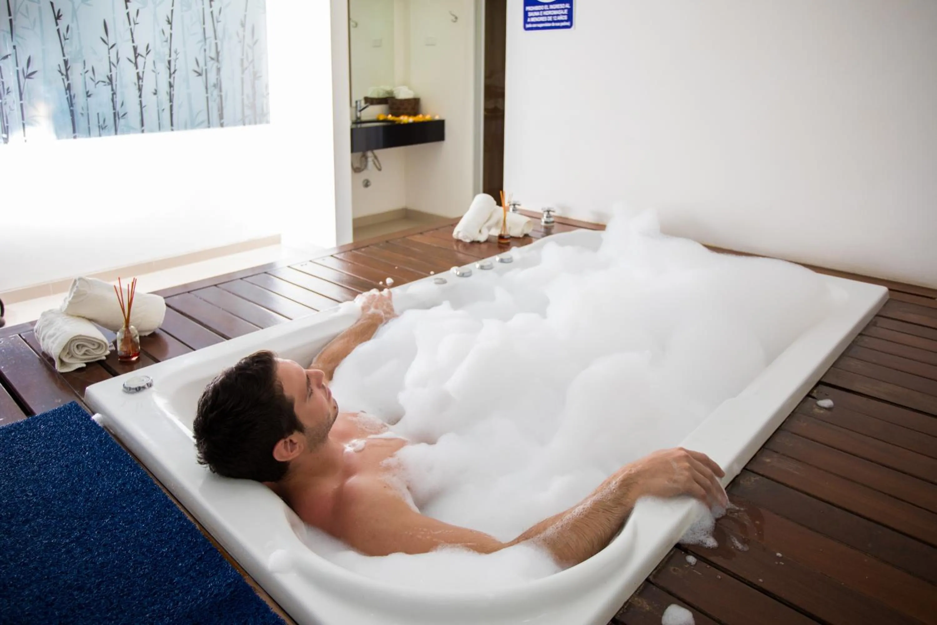 Hot Tub in Hotel Cortez