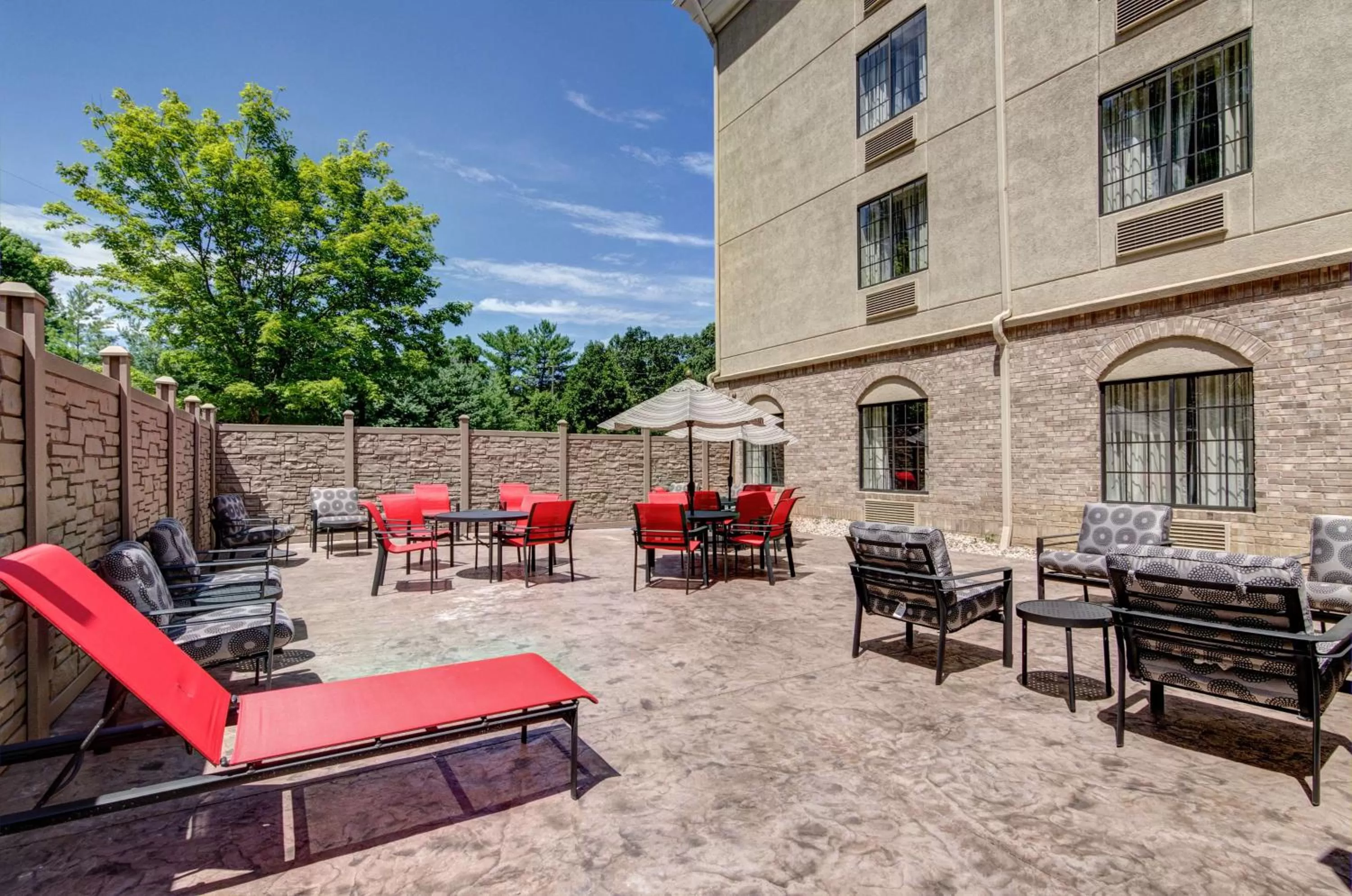 Property building in Hampton Inn Salem