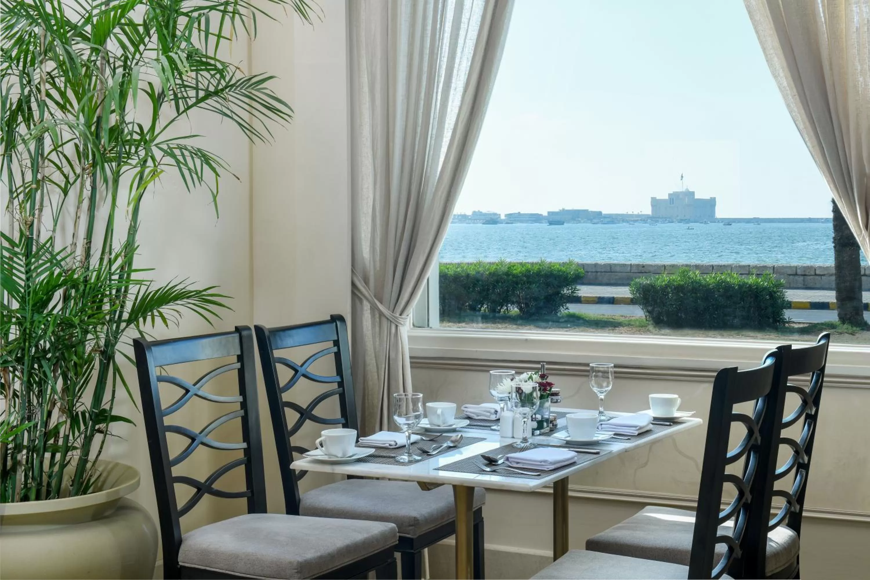 Restaurant/places to eat in Steigenberger Cecil Hotel Alexandria