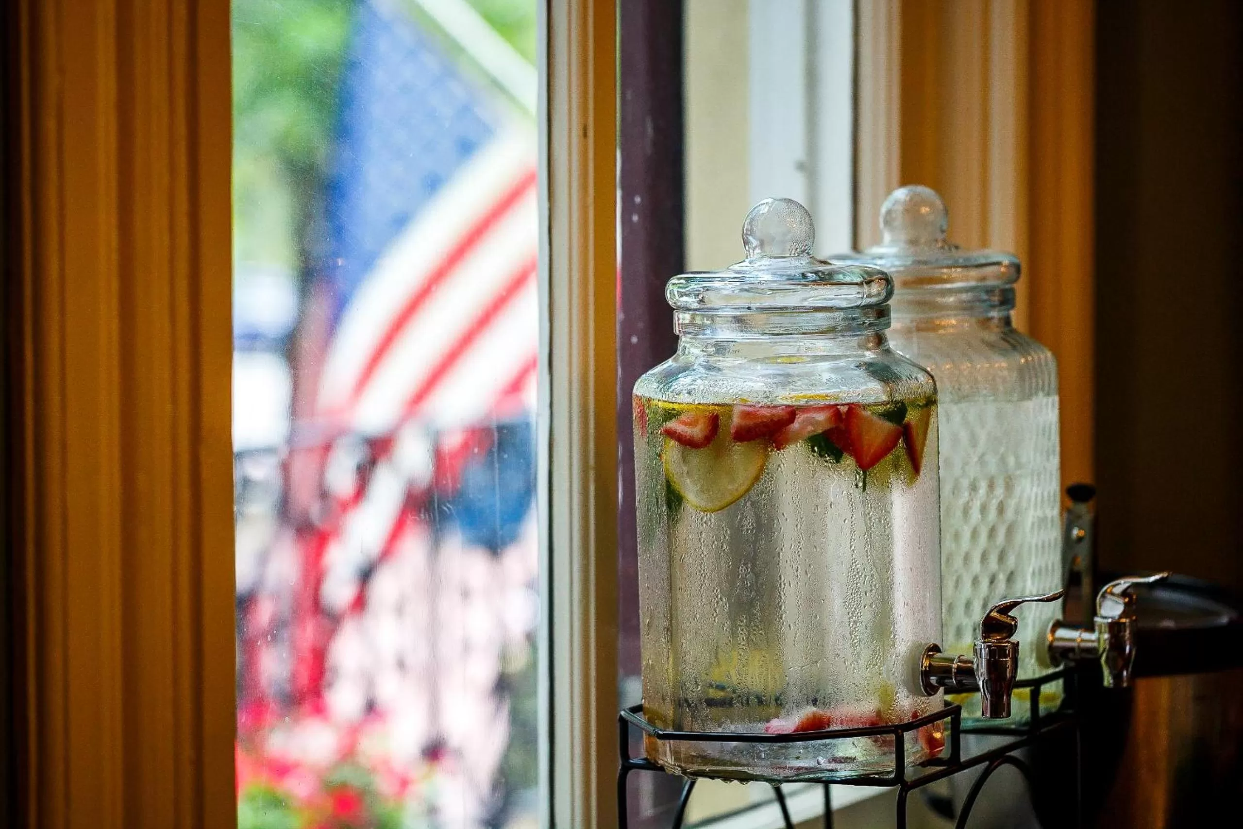 Garden in Eliza Thompson House, Historic Inns of Savannah Collection