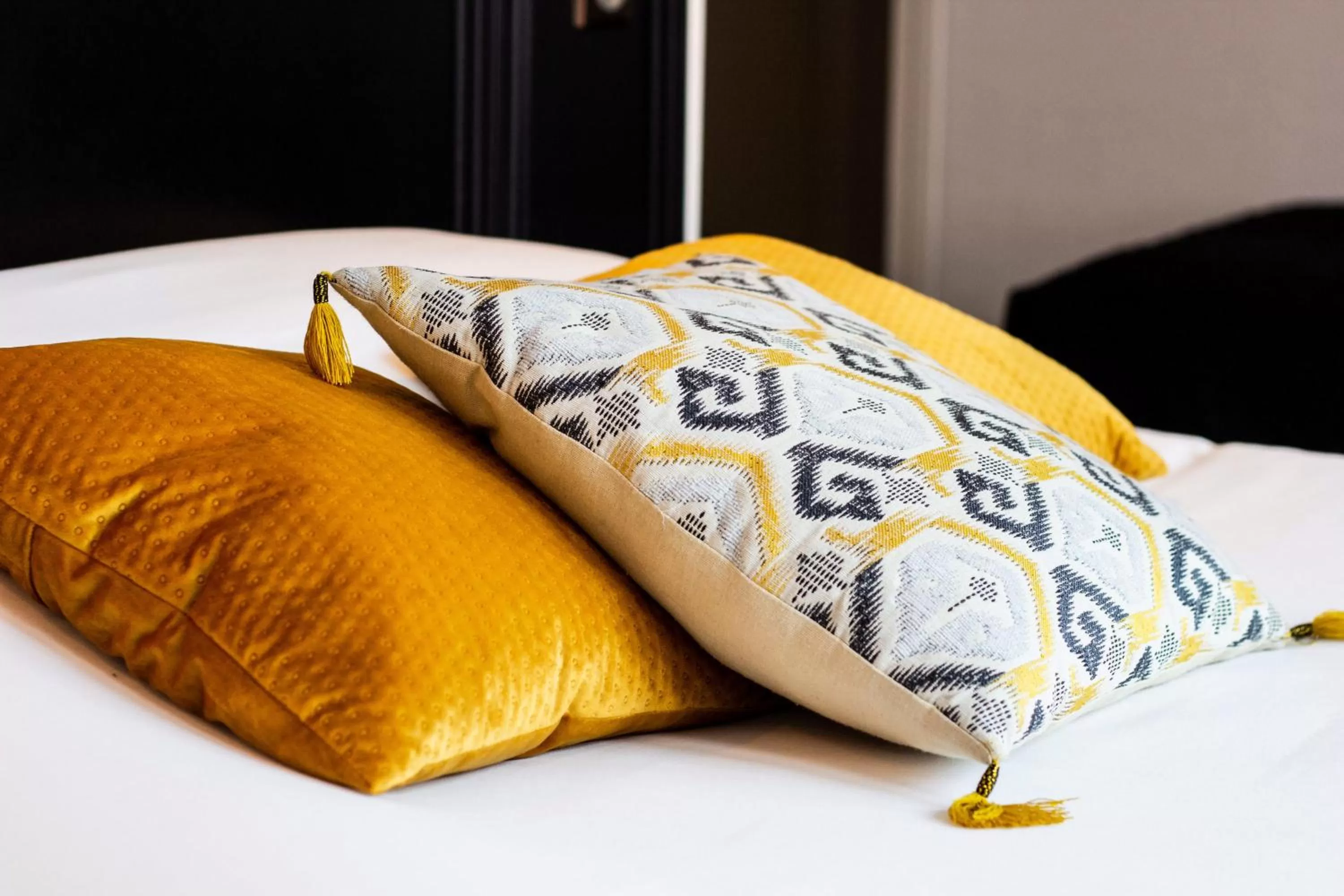 Bed in Hôtel de France