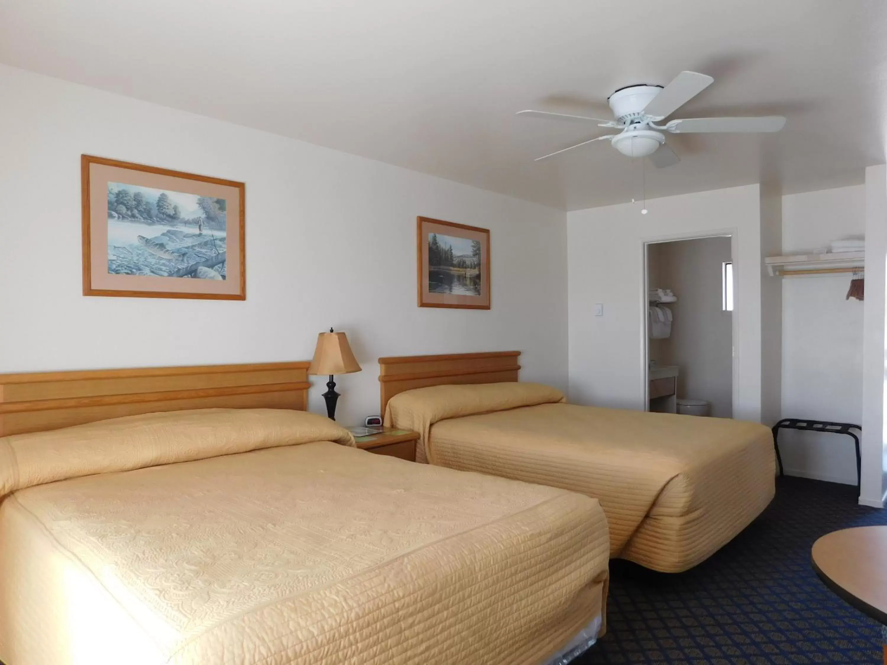 Deluxe Queen Room with Two Queen Beds - NOT Pet Friendly in Wild Rivers Motorlodge Deluxe Queen Room with Two Queen Beds - NOT Pet Friendly in Wild Rivers Motorlodge