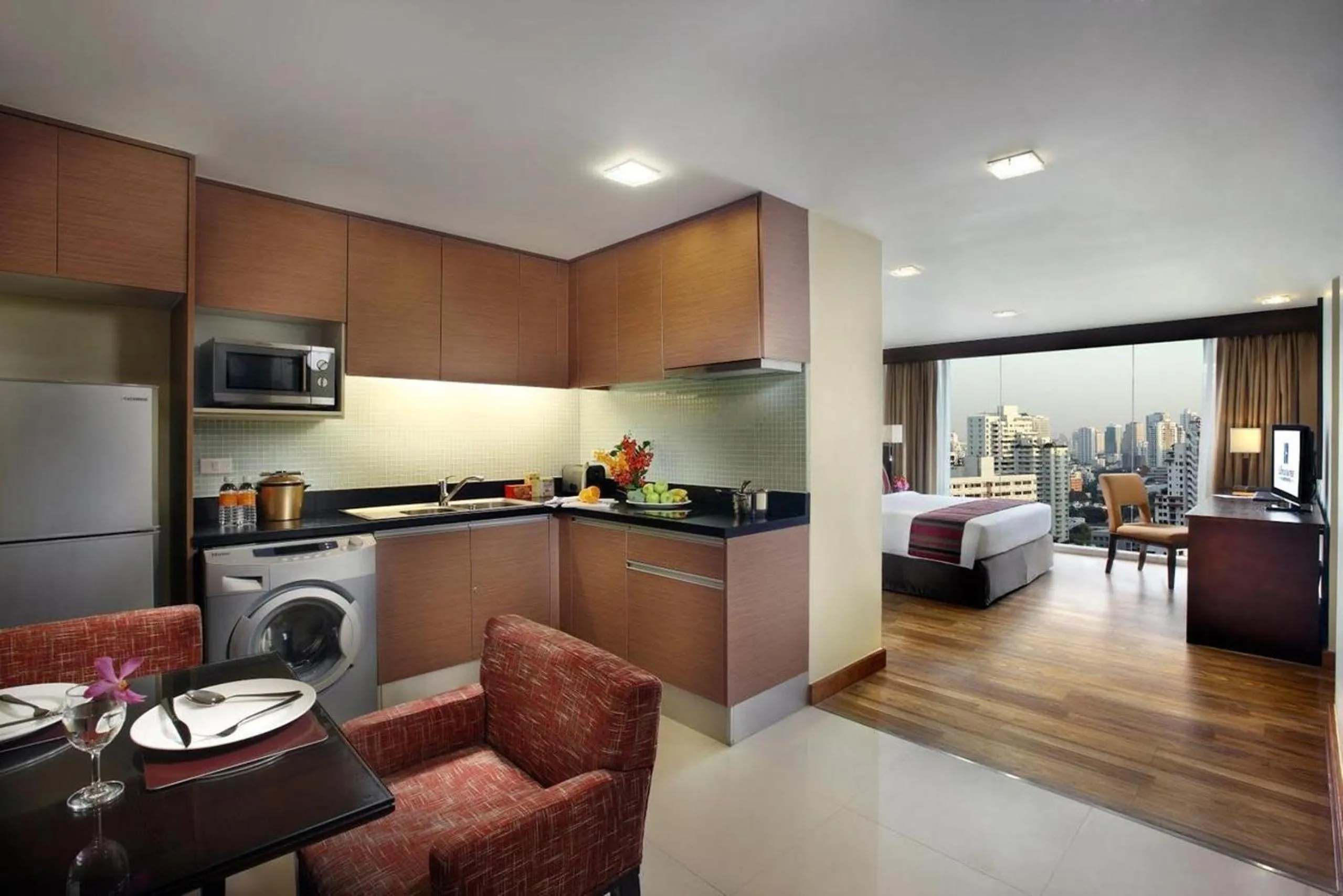 Kitchen or kitchenette in Lohas Residences Sukhumvit 2