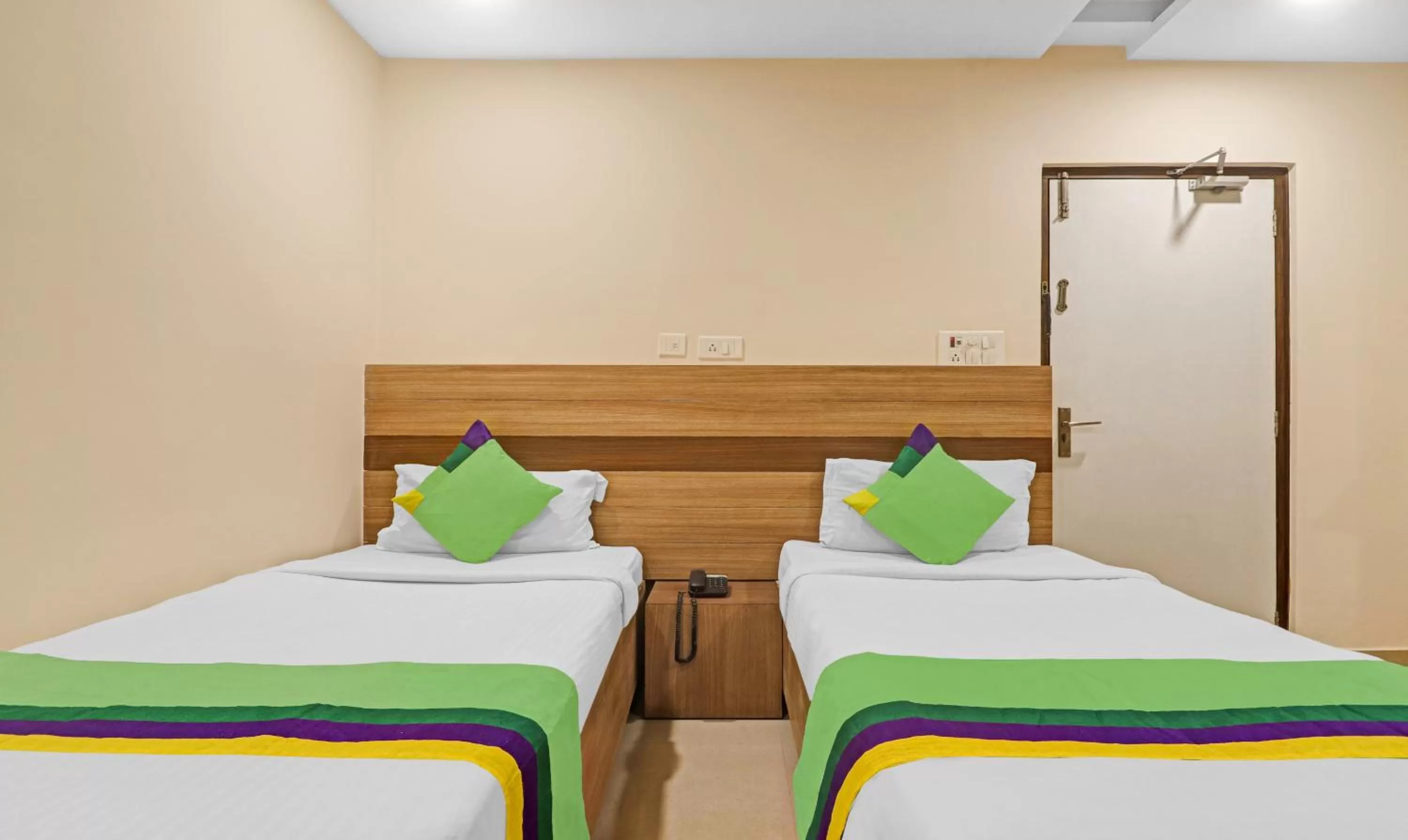 Bedroom, Bed in Treebo Pride Inn Botanica