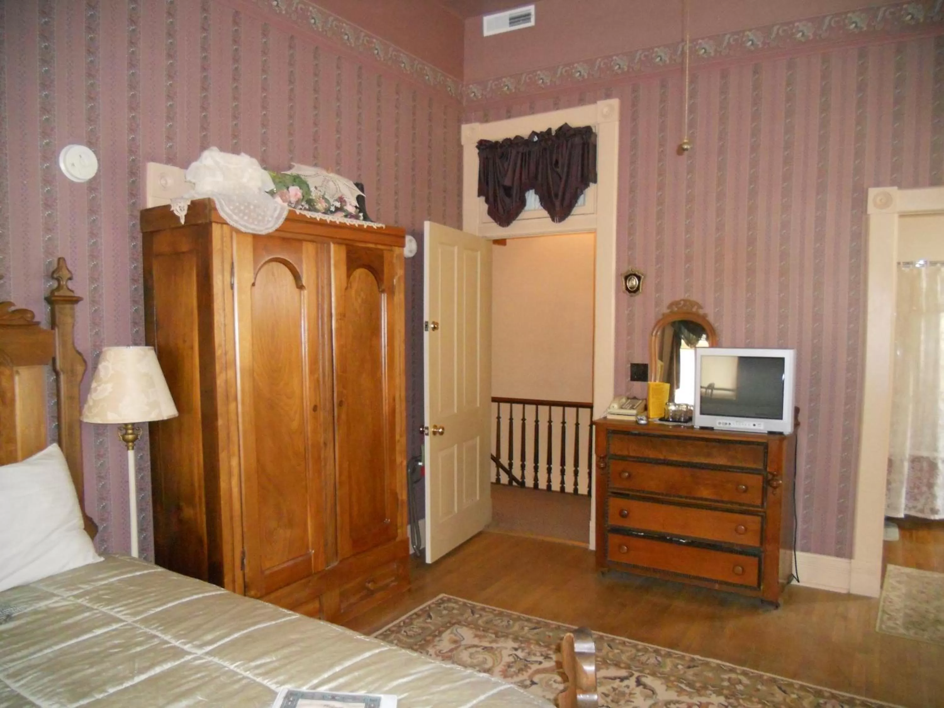 Photo of the whole room, Bed in LandMark Inn at the Historic Bank of Oberlin