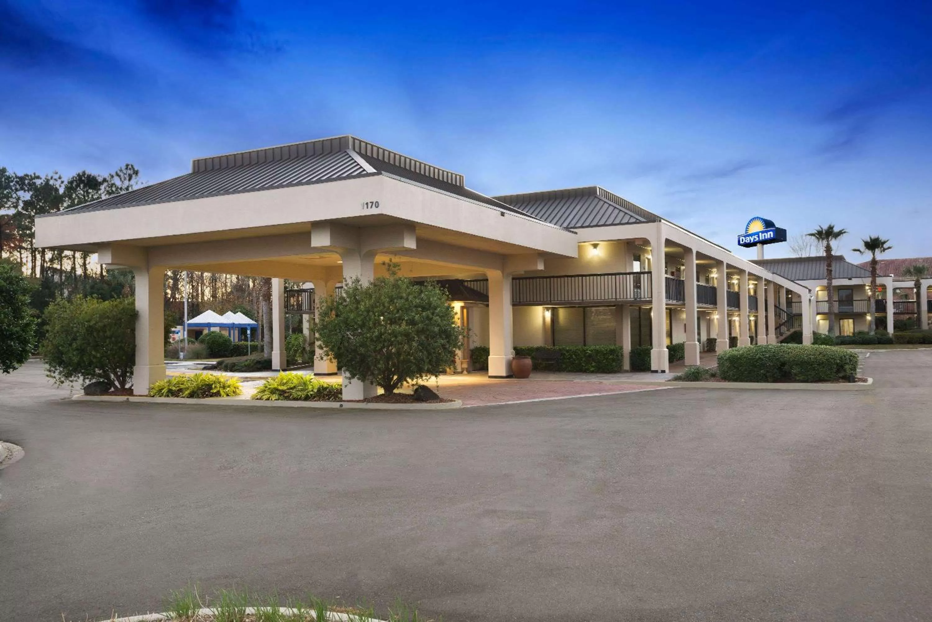 Property building in Days Inn by Wyndham Jacksonville Airport