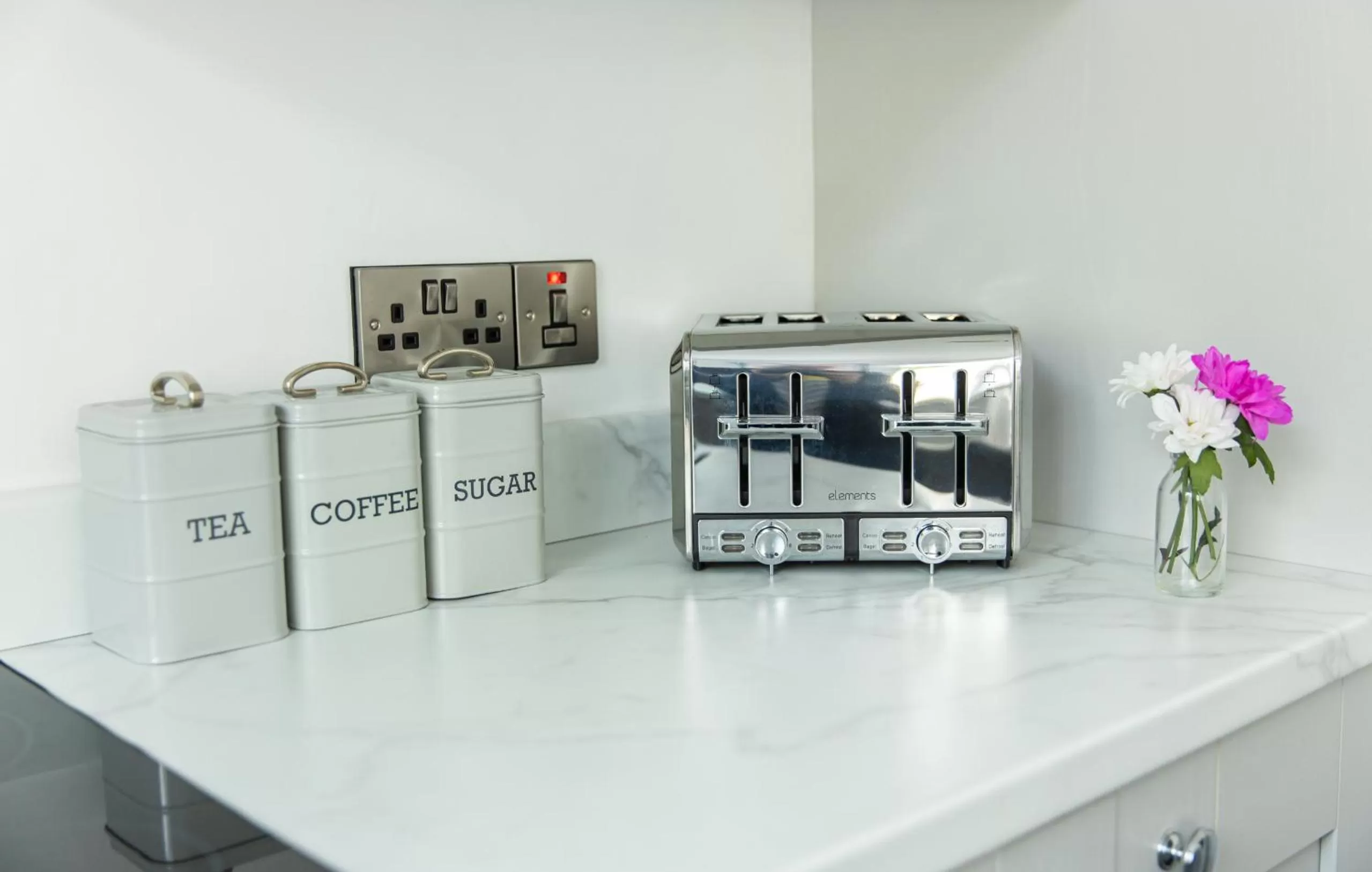 Kitchen or kitchenette in Entire family home , large rear garden and free parking