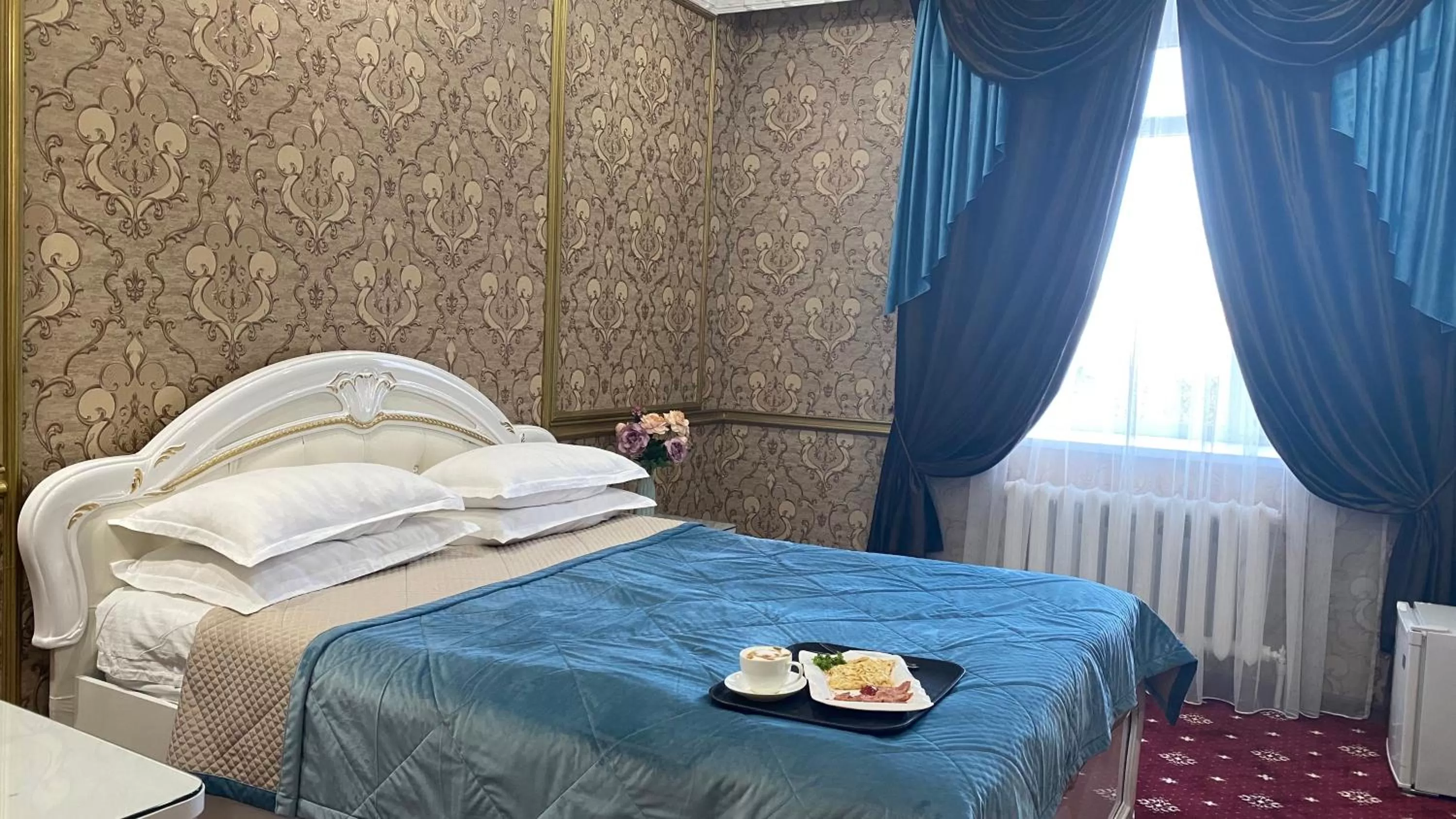 Bed, Room Photo in Lion Hotel